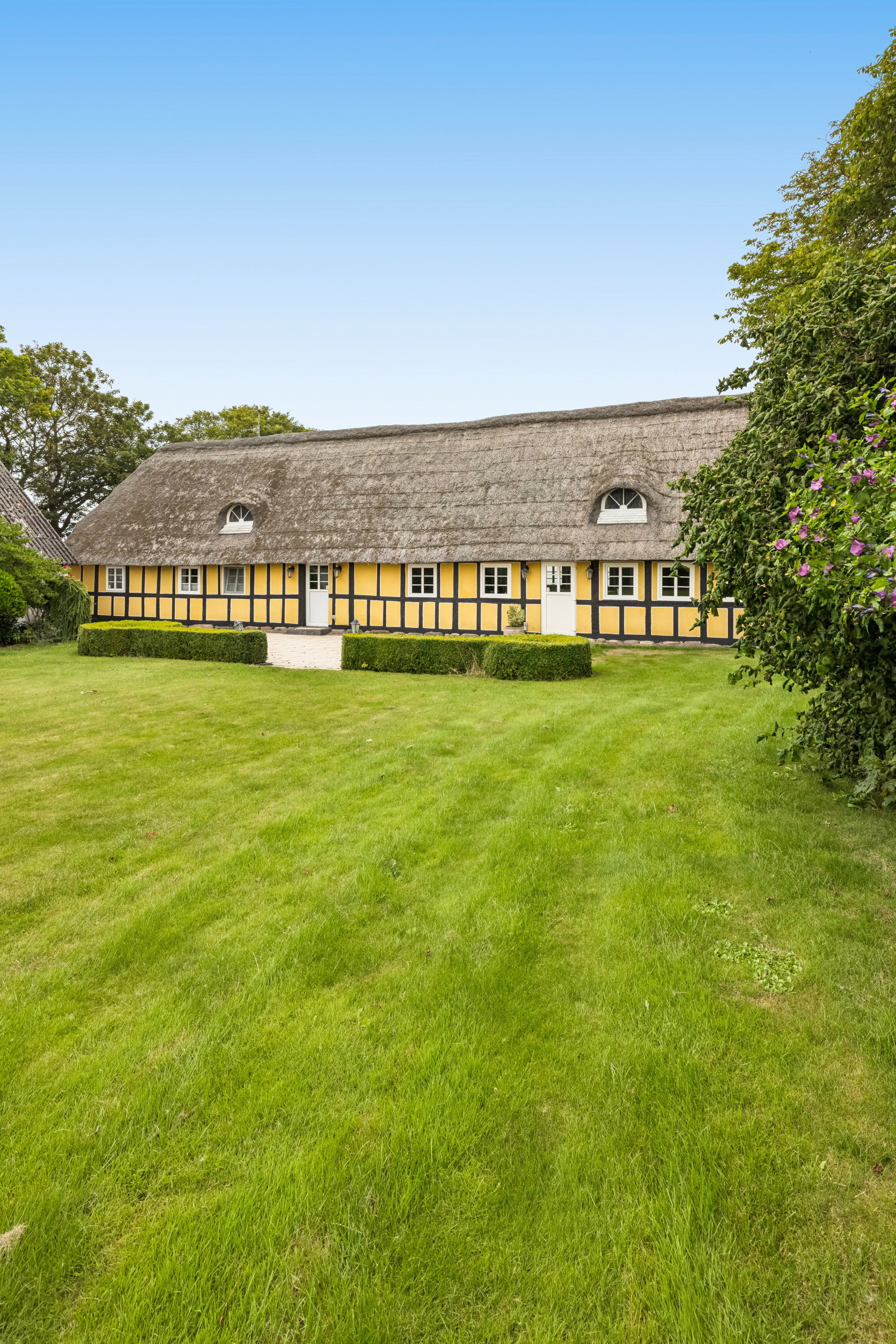 Fremhævet ejendom 1 billede i fuldskærmstilstand. Billede af Karlby Strandvej 21, 8500 Grenaa