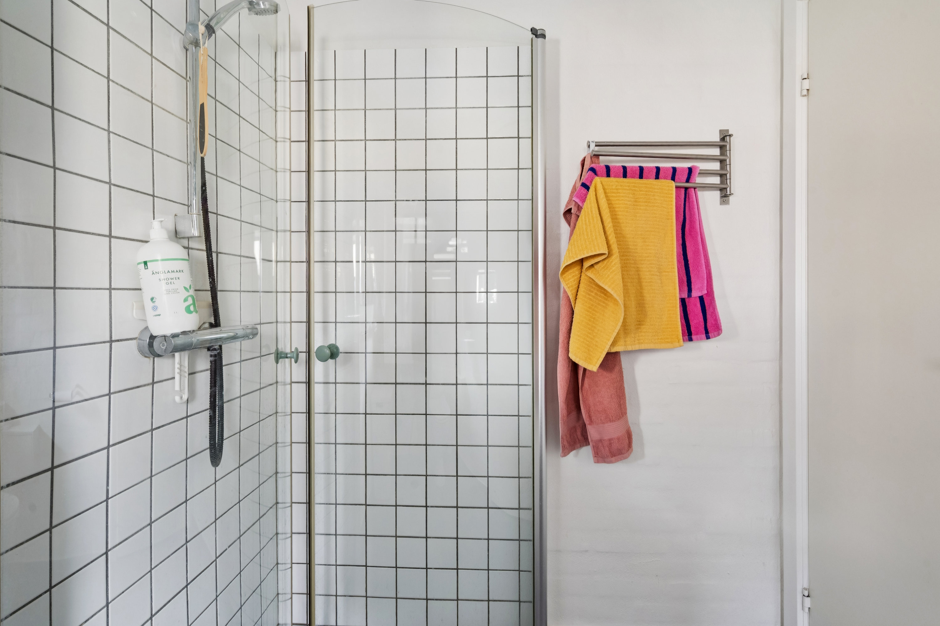 Fremhævet bad billede i fuldskærmstilstand. Billede af M.P. Bruuns Gade 41B, 1., 8000 Aarhus C