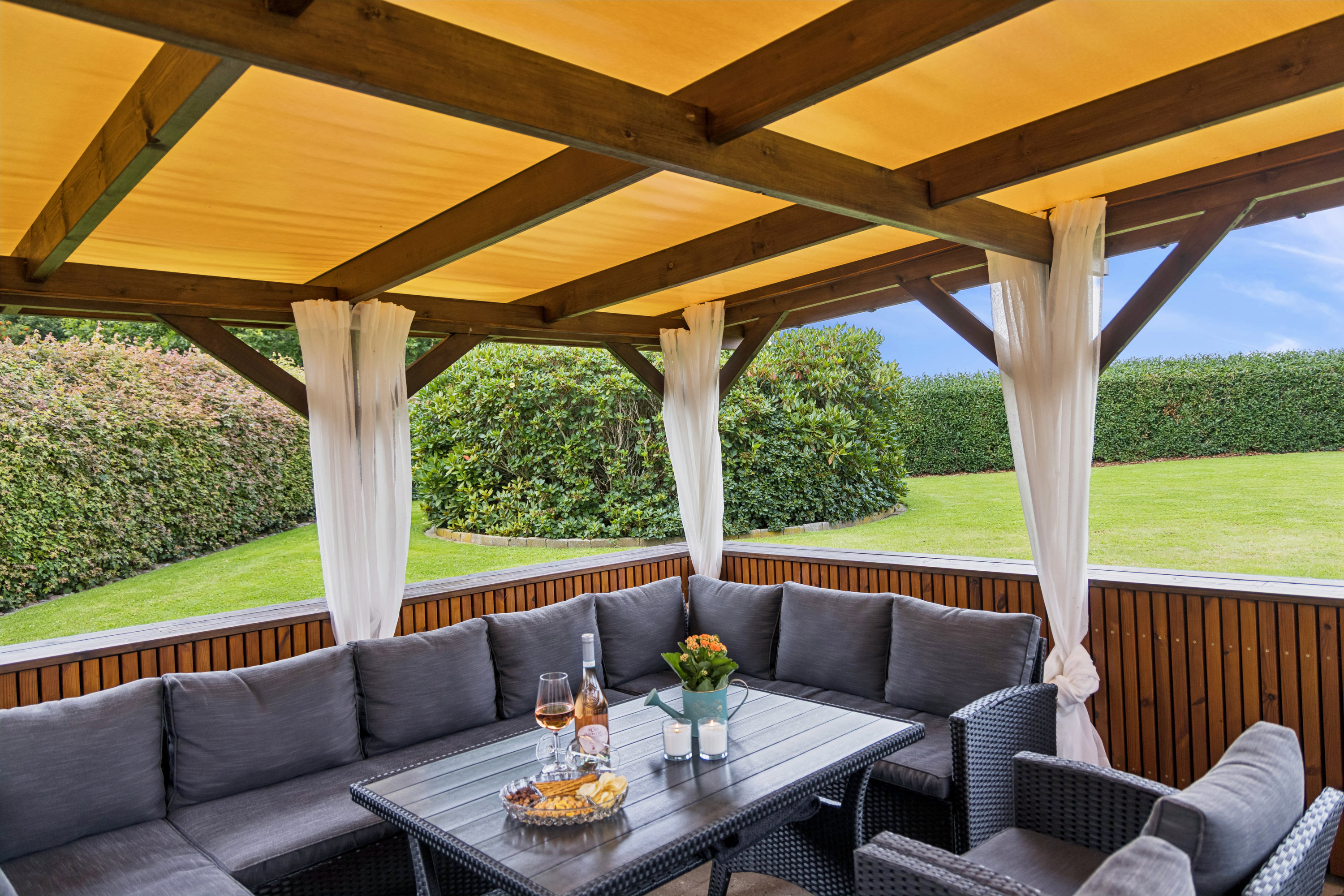 Fremhævet terrasse billede i fuldskærmstilstand. Billede af Kronborgvej 13, Dalbyover, 8970 Havndal