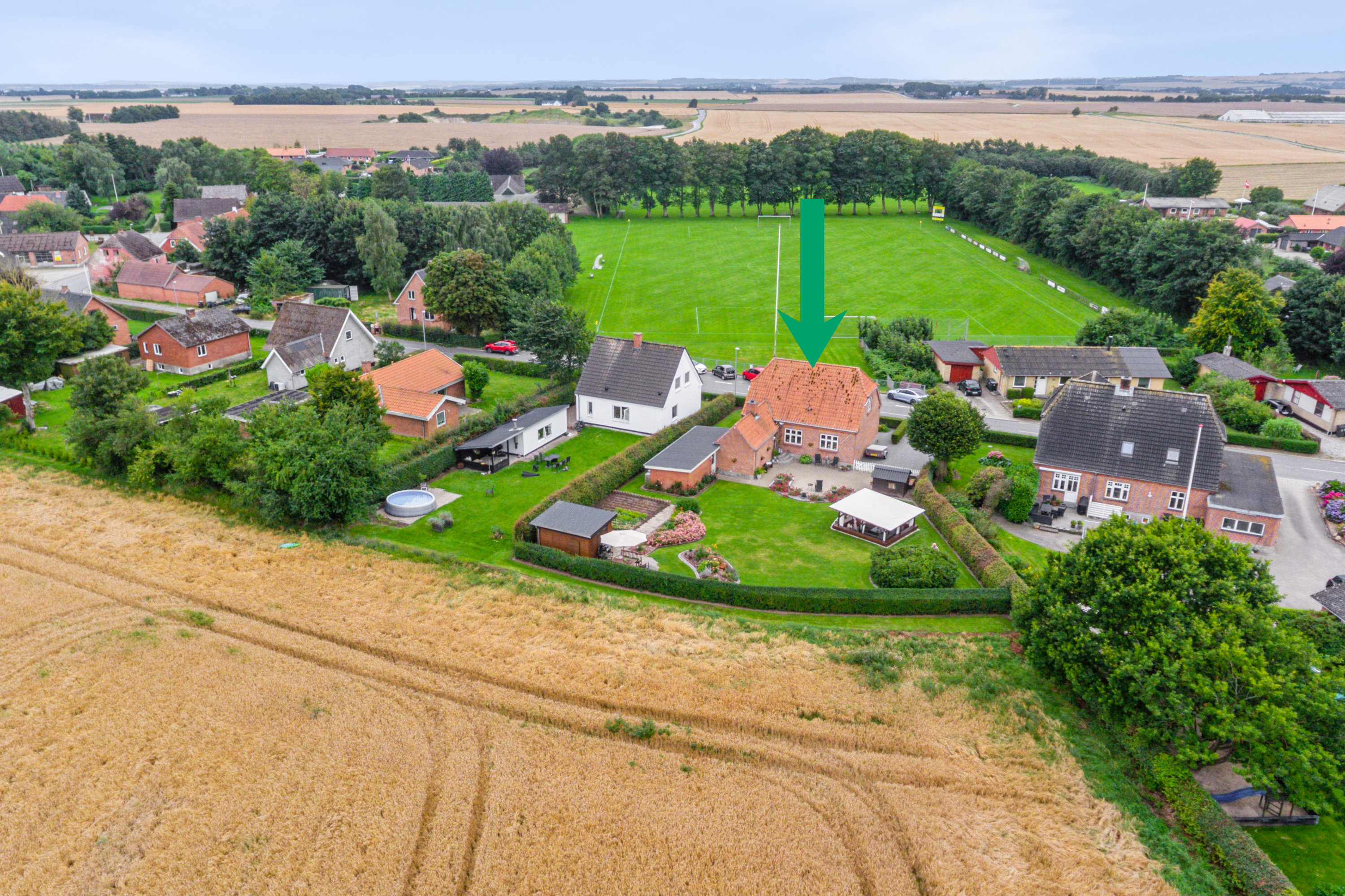 Fremhævet luftfoto billede i fuldskærmstilstand. Billede af Kronborgvej 13, Dalbyover, 8970 Havndal