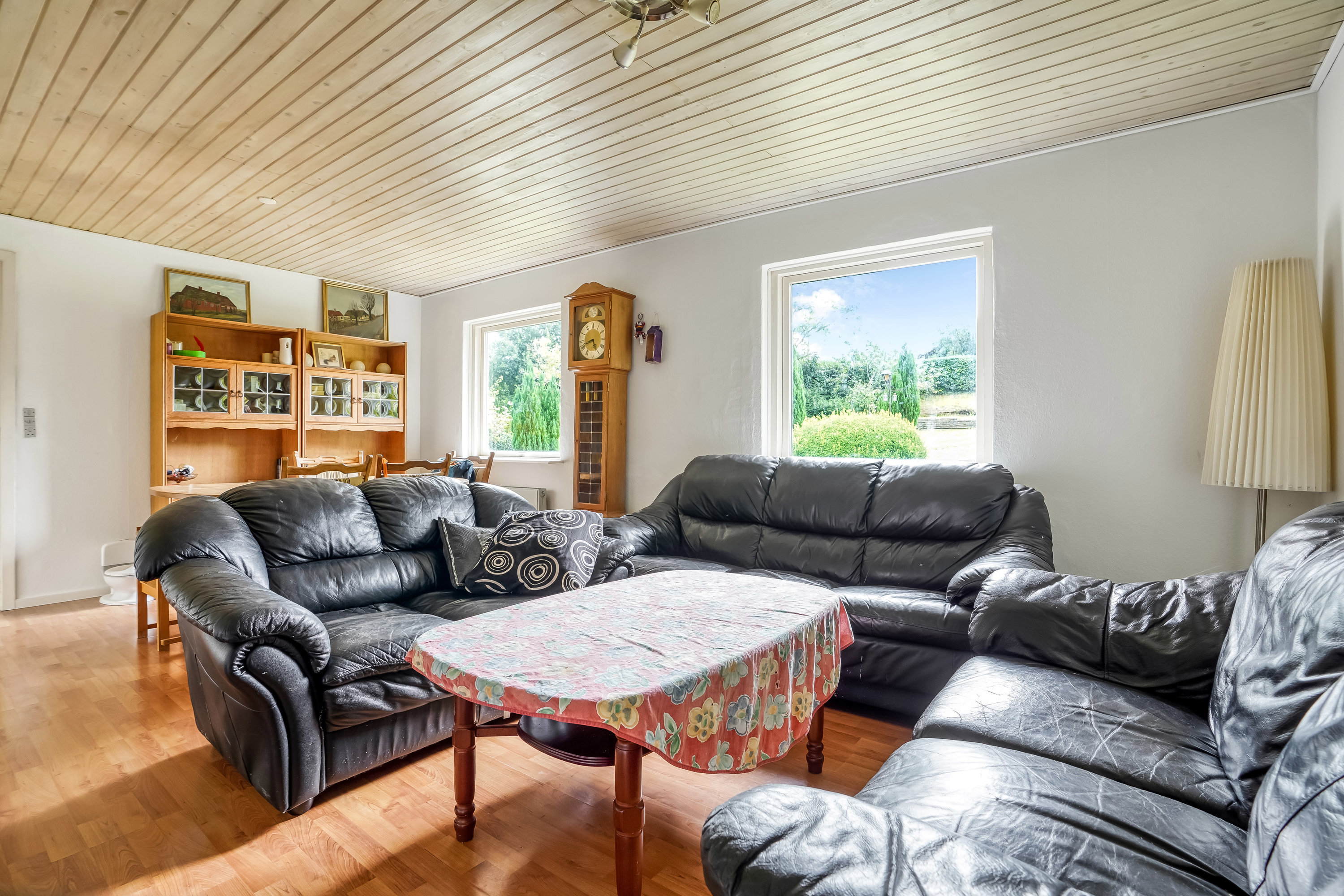 Fremhævet stue billede i fuldskærmstilstand. Billede af Svanevej 13, 5492 Vissenbjerg