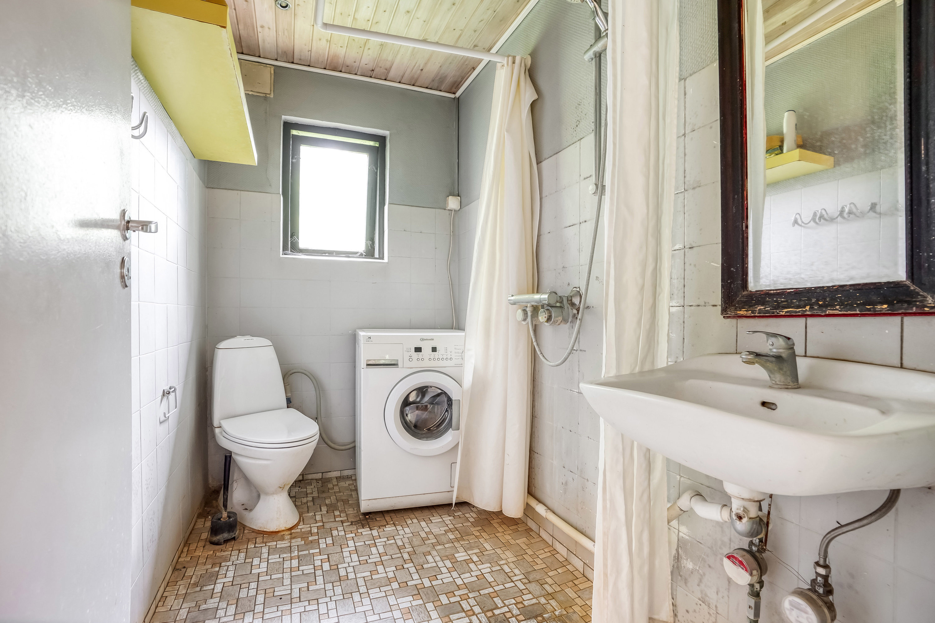 Fremhævet toilet billede i fuldskærmstilstand. Billede af Svanevej 13, 5492 Vissenbjerg