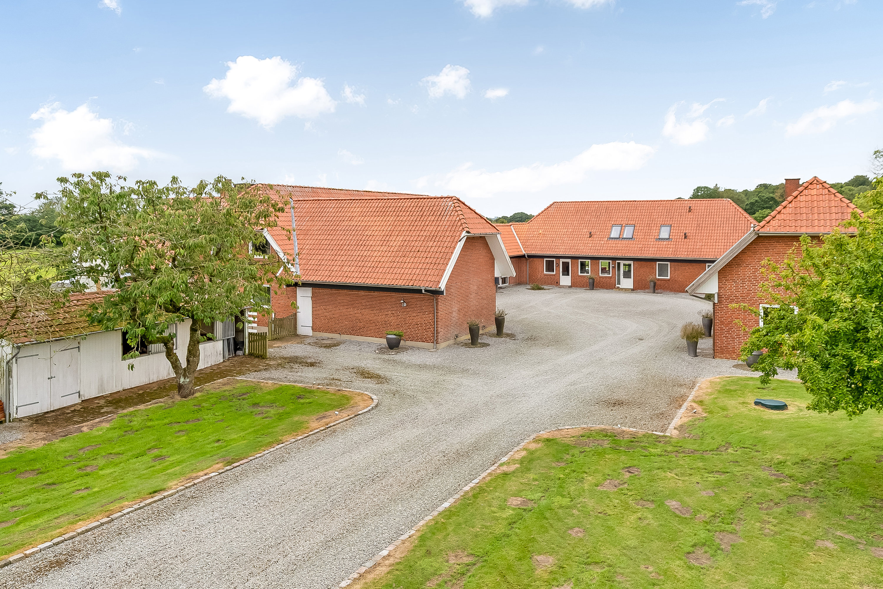 Fremhævet mastefoto billede i fuldskærmstilstand. Billede af Agtrup Midtskovvej 115, Agtrup, 6091 Bjert