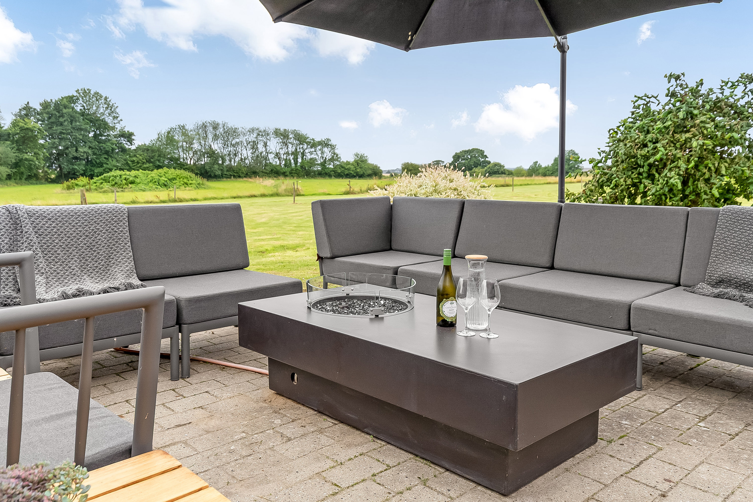 Fremhævet terrasse billede i fuldskærmstilstand. Billede af Agtrup Midtskovvej 115, Agtrup, 6091 Bjert