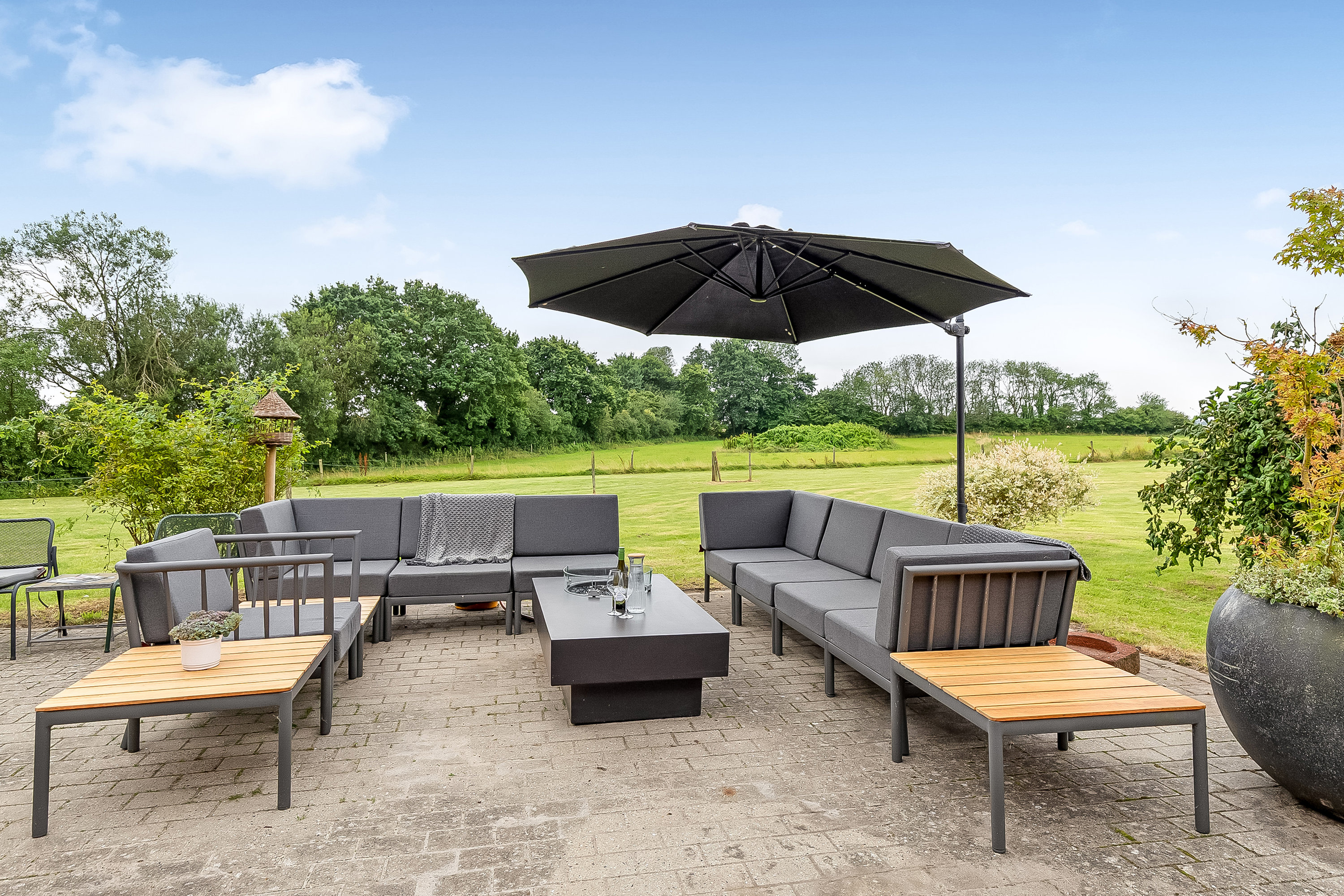 Fremhævet terrasse billede i fuldskærmstilstand. Billede af Agtrup Midtskovvej 115, Agtrup, 6091 Bjert