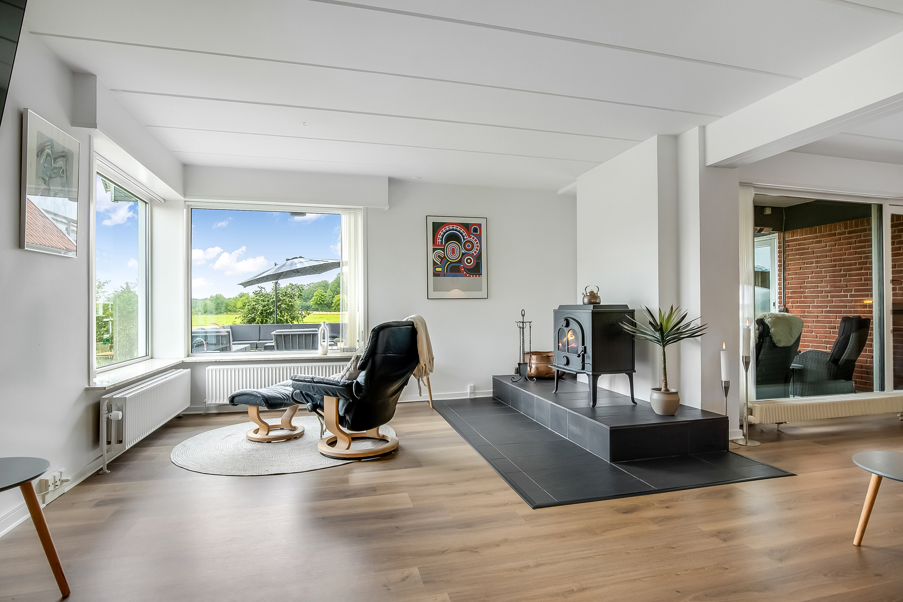 Fremhævet stue billede i fuldskærmstilstand. Billede af Agtrup Midtskovvej 115, Agtrup, 6091 Bjert