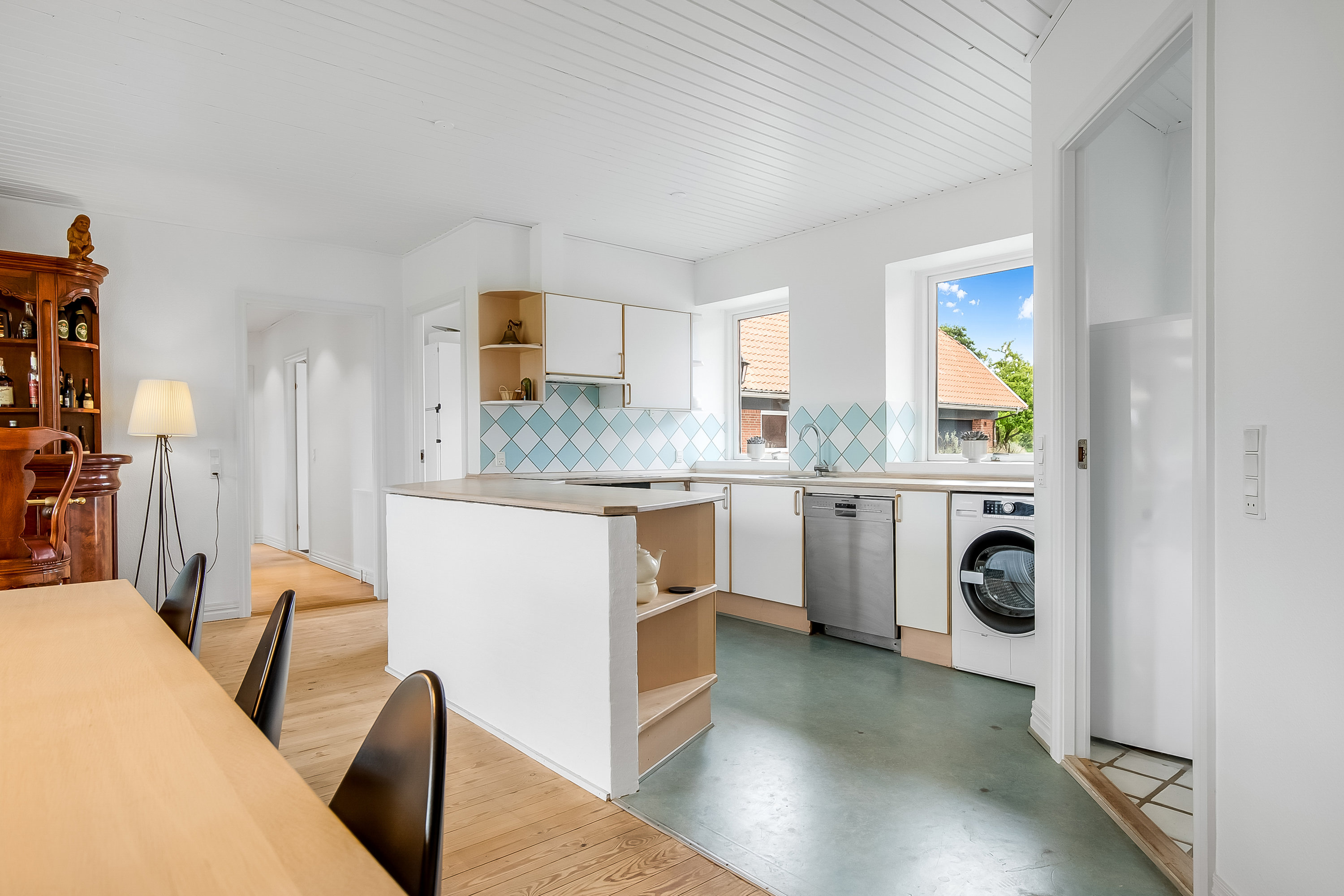 Fremhævet køkken billede i fuldskærmstilstand. Billede af Agtrup Midtskovvej 115, Agtrup, 6091 Bjert