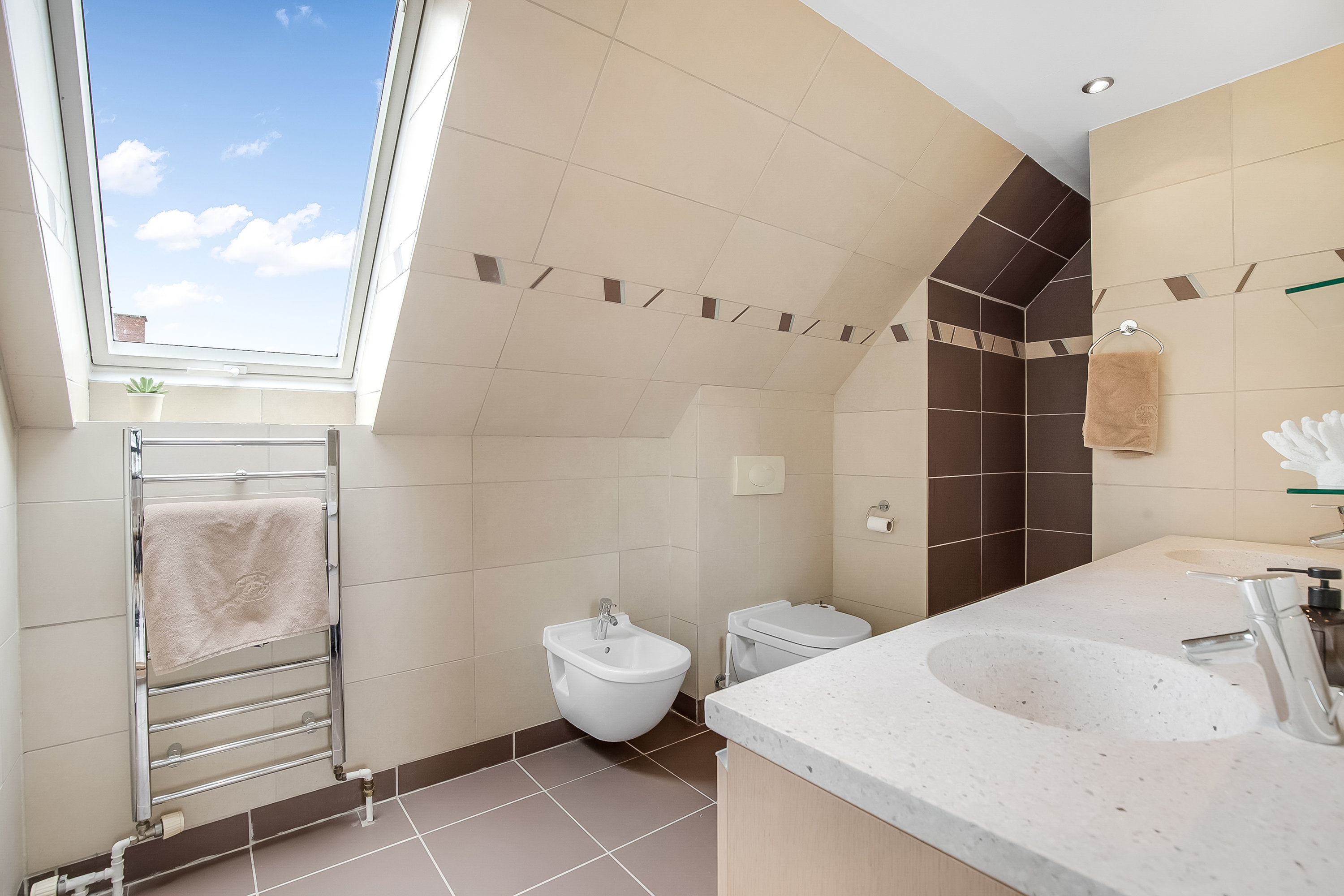 Fremhævet badeværelse billede i fuldskærmstilstand. Billede af Agtrup Midtskovvej 115, Agtrup, 6091 Bjert