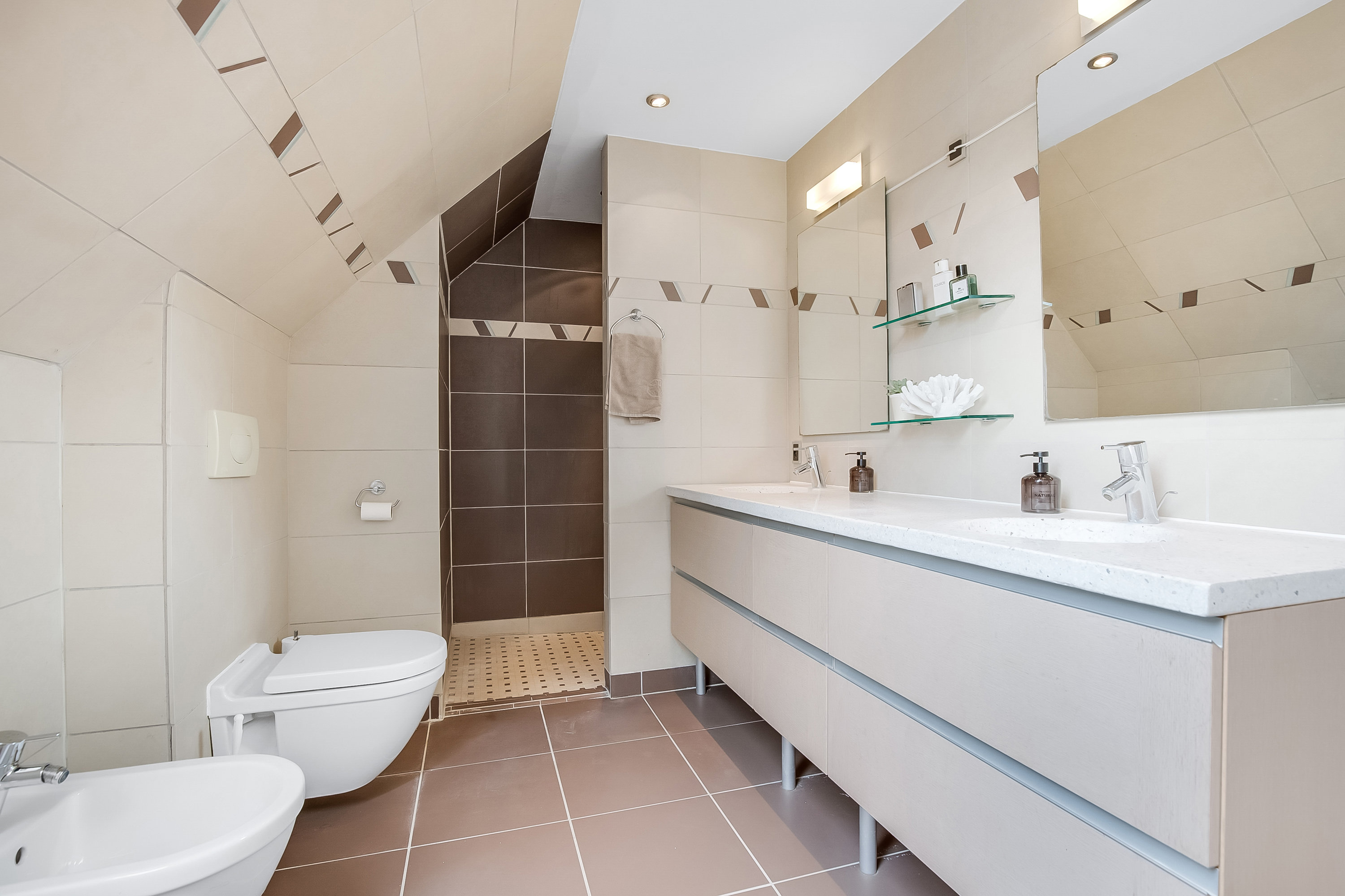 Fremhævet badeværelse billede i fuldskærmstilstand. Billede af Agtrup Midtskovvej 115, Agtrup, 6091 Bjert