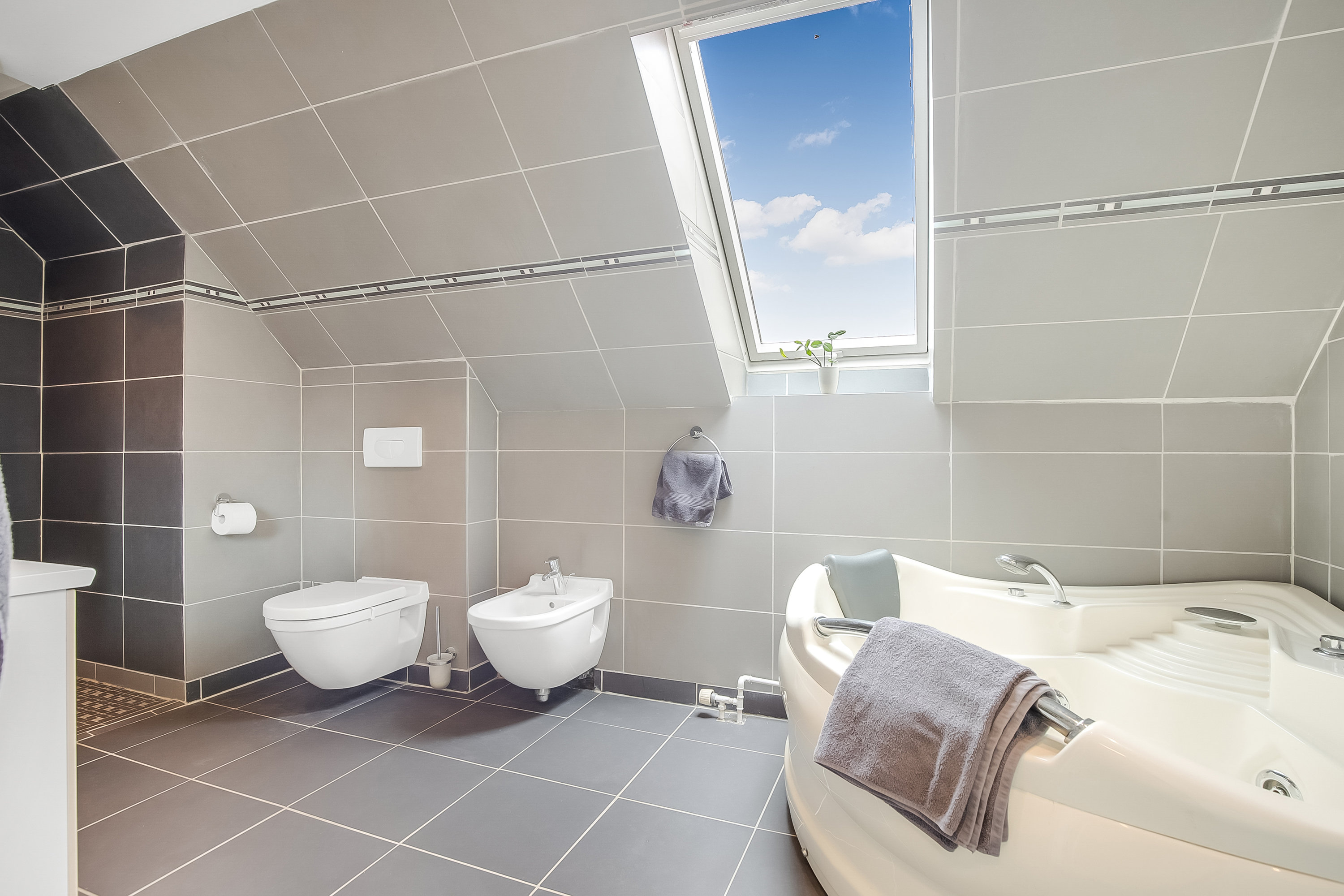 Fremhævet badeværelse billede i fuldskærmstilstand. Billede af Agtrup Midtskovvej 115, Agtrup, 6091 Bjert