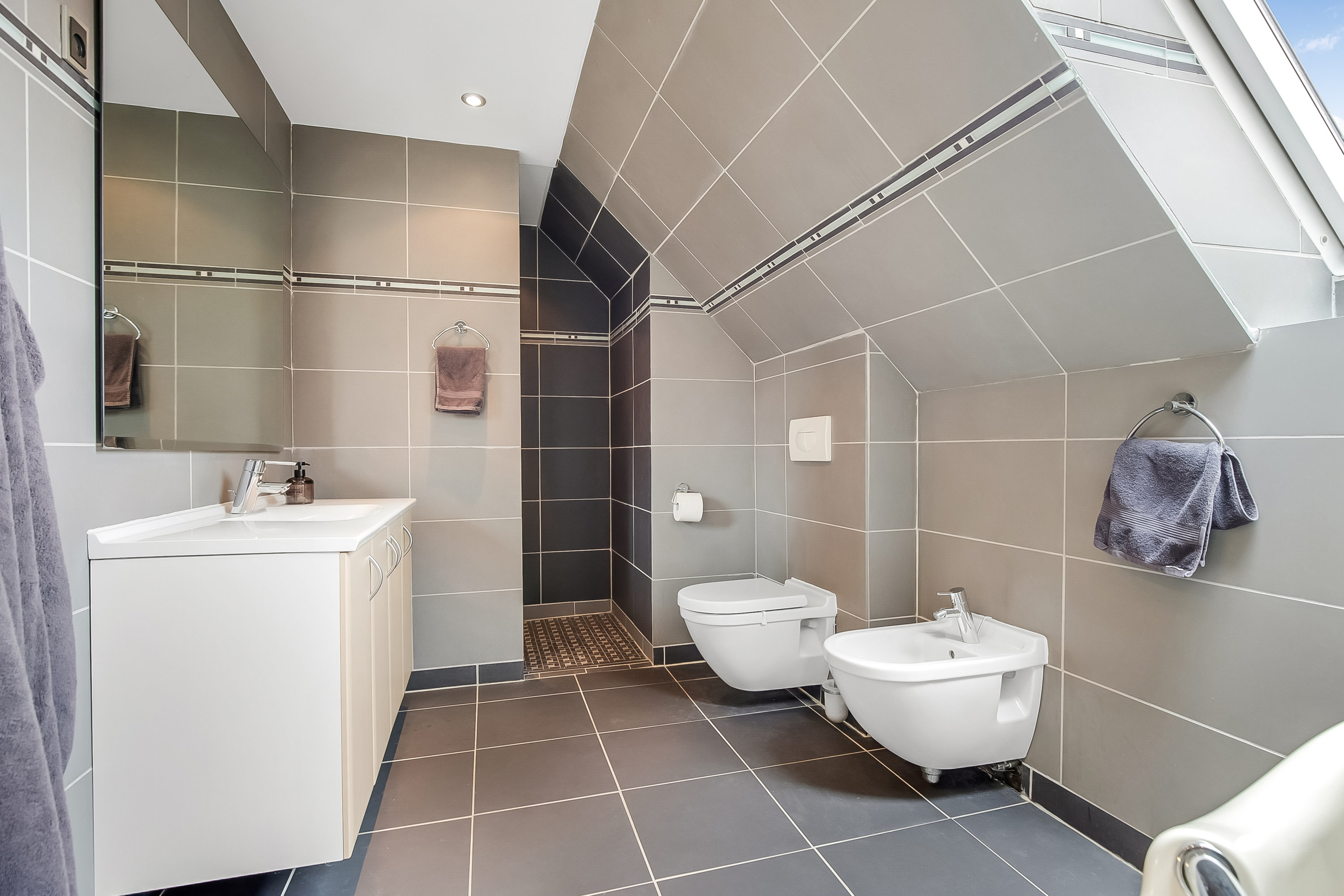 Fremhævet badeværelse billede i fuldskærmstilstand. Billede af Agtrup Midtskovvej 115, Agtrup, 6091 Bjert