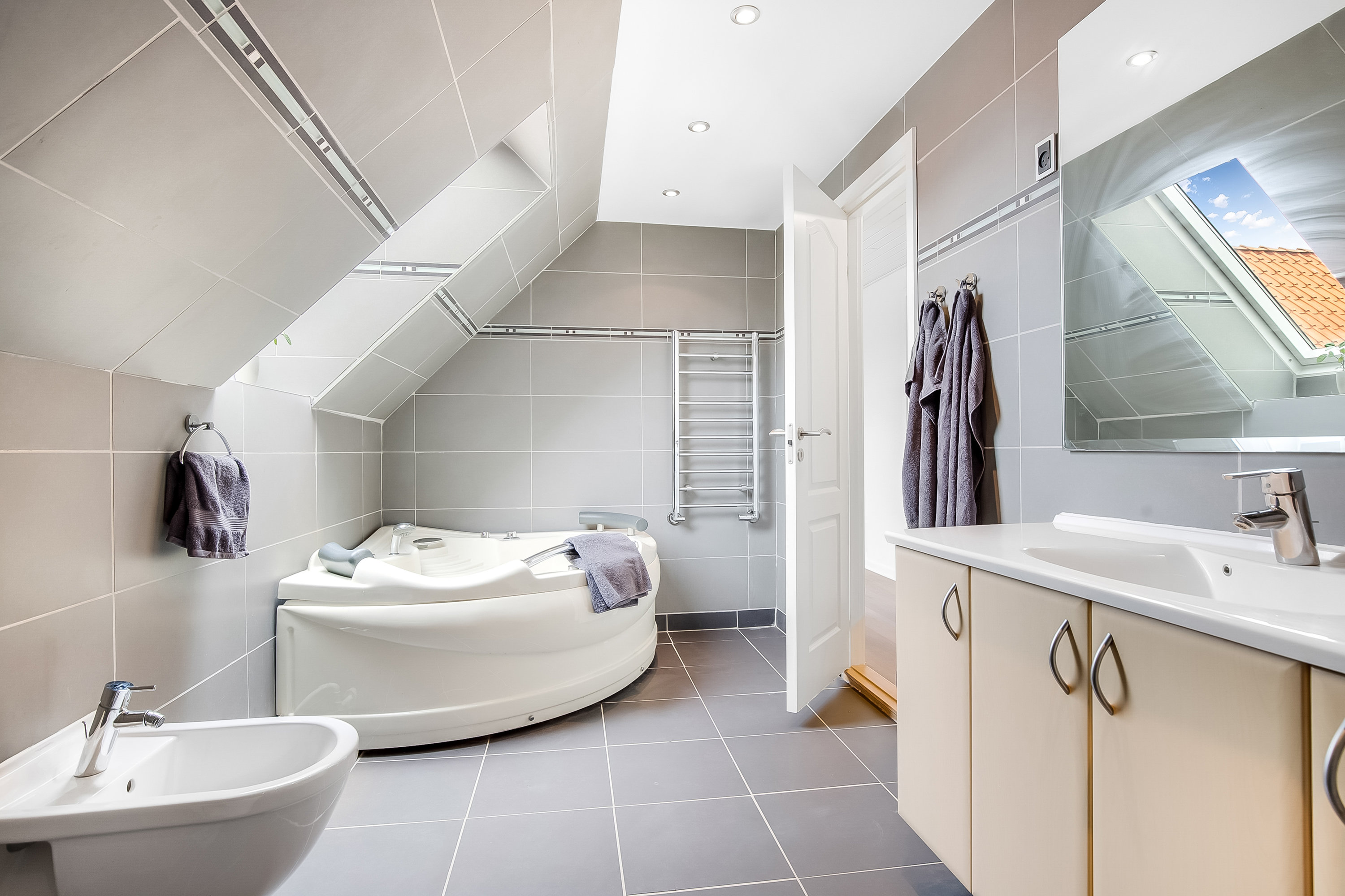 Fremhævet badeværelse billede i fuldskærmstilstand. Billede af Agtrup Midtskovvej 115, Agtrup, 6091 Bjert