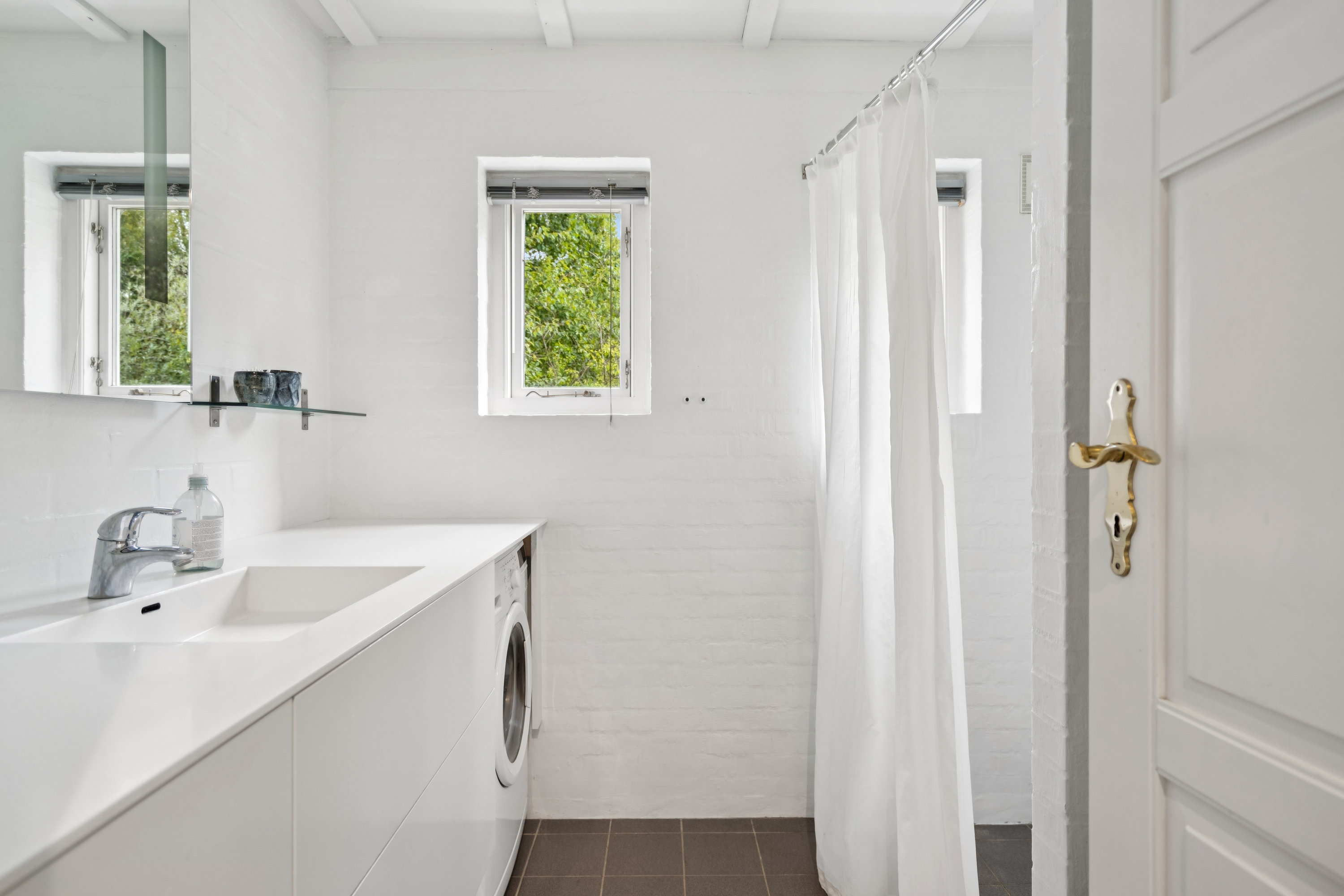 Fremhævet badeværelse billede i fuldskærmstilstand. Billede af Mosevej 4, Tversted, 9881 Bindslev