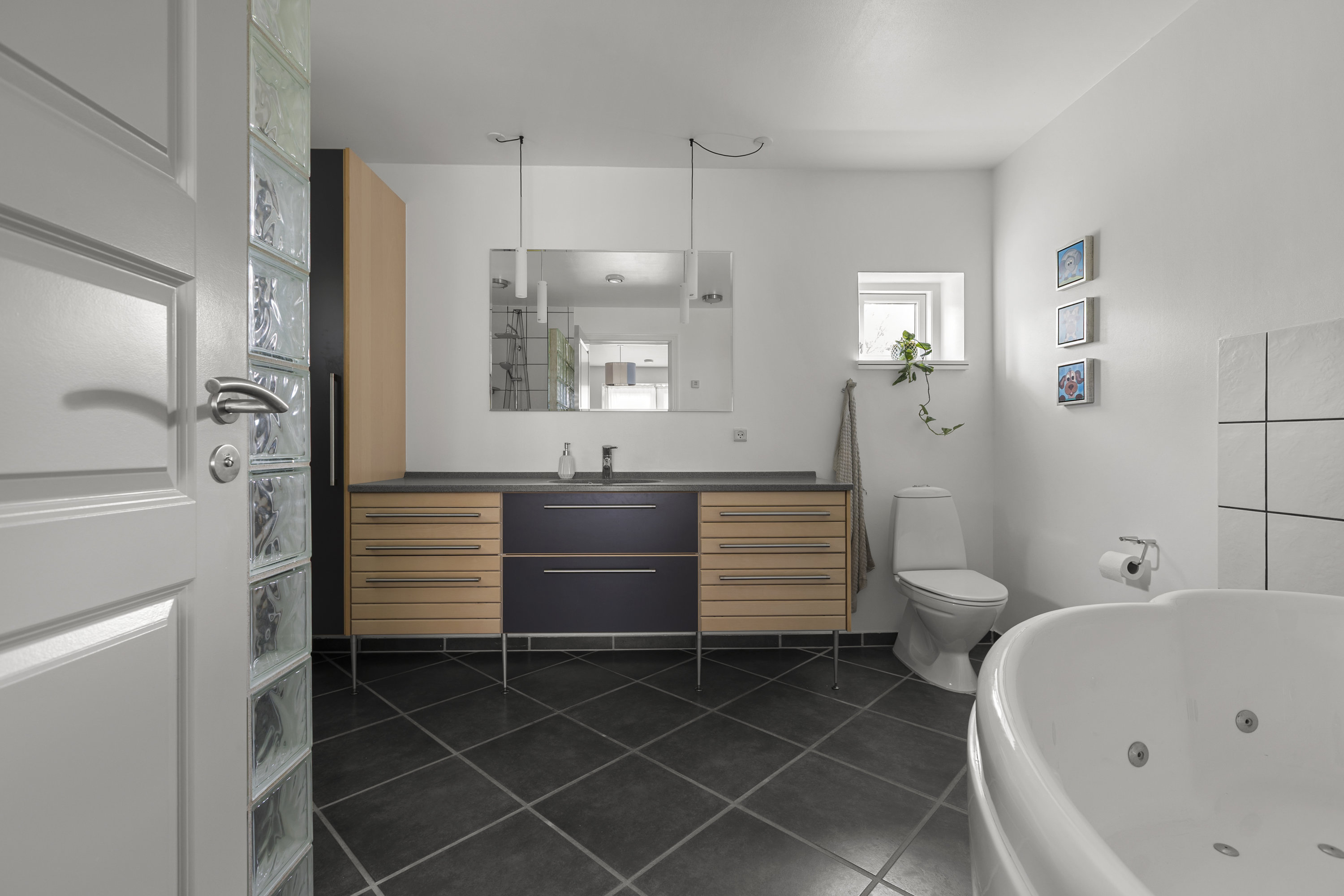 Fremhævet badeværelse billede i fuldskærmstilstand. Billede af Poppelvang 16, Pedersborg, 4180 Sorø