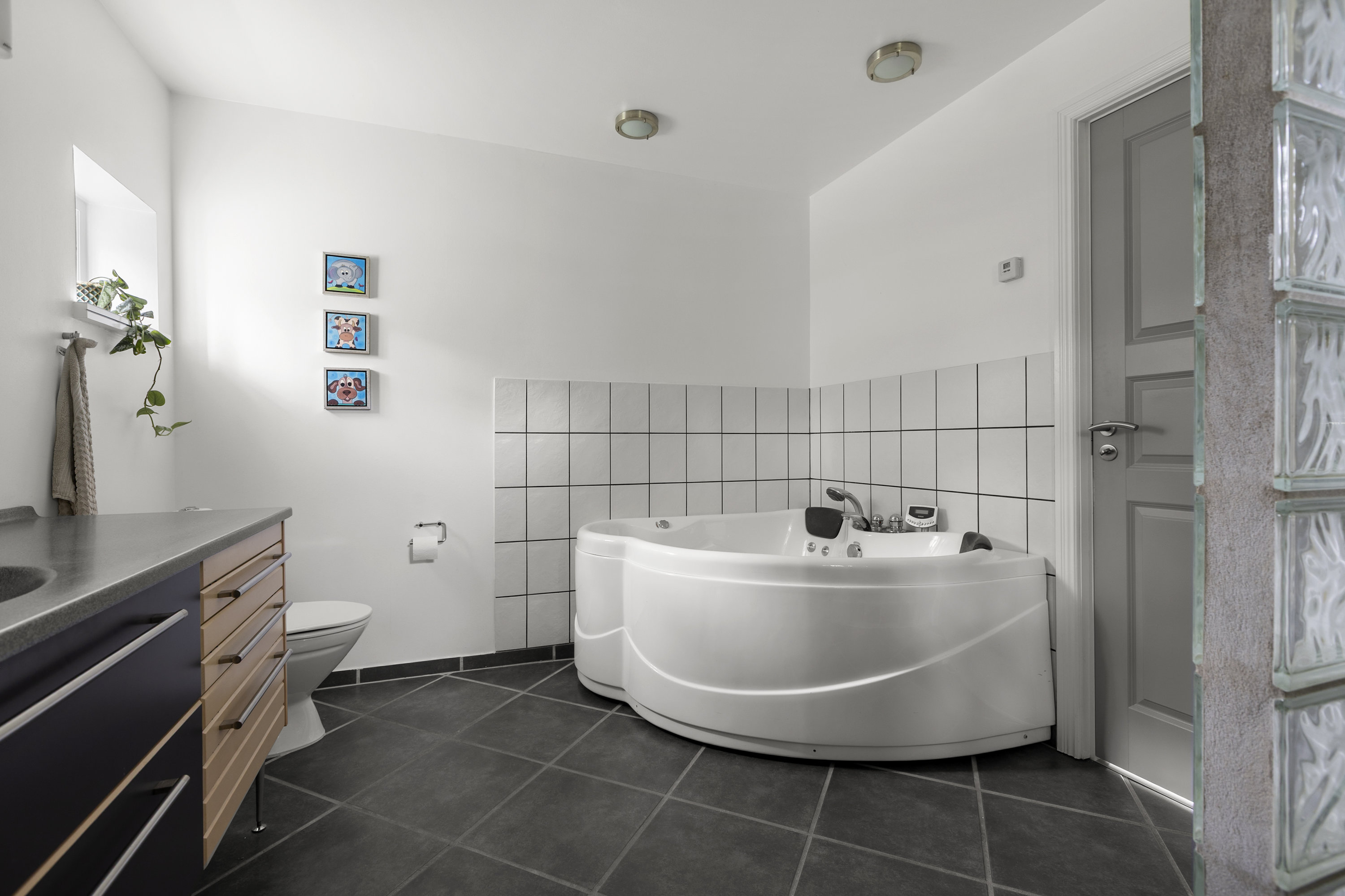 Fremhævet badeværelse billede i fuldskærmstilstand. Billede af Poppelvang 16, Pedersborg, 4180 Sorø