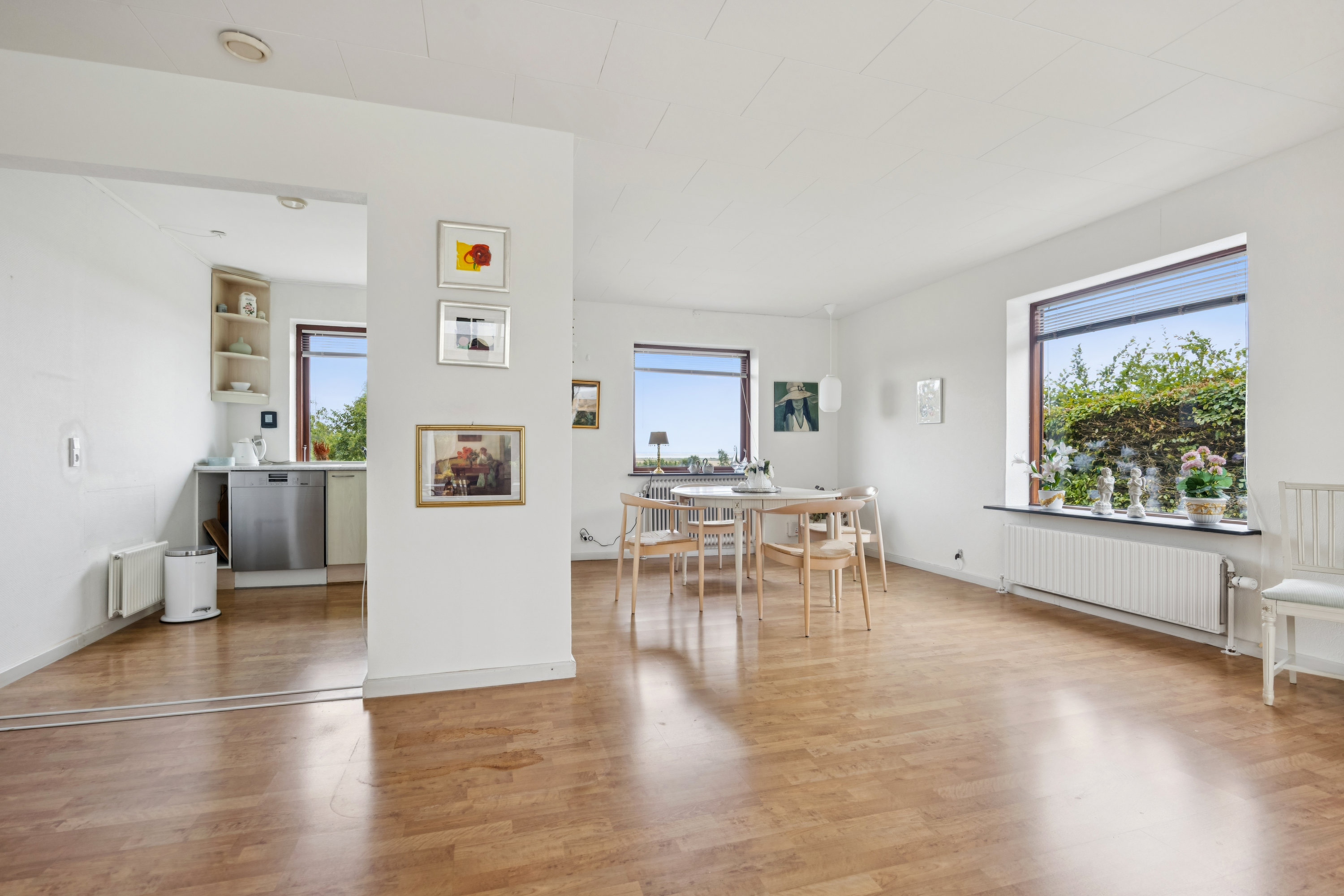 Fremhævet stue billede i fuldskærmstilstand. Billede af Urbakken 1, Øland, 9460 Brovst