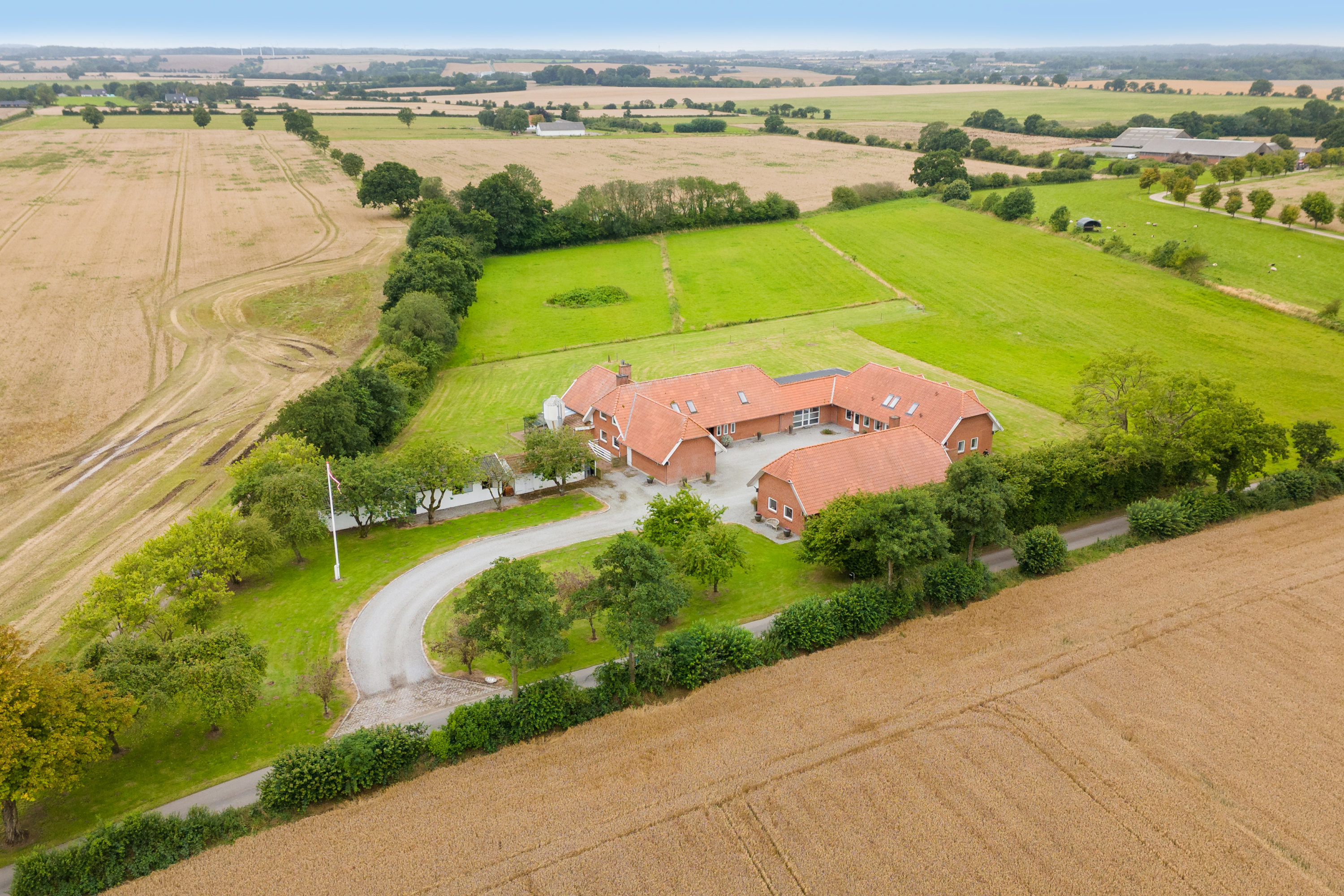 Fremhævet luftfoto billede i fuldskærmstilstand. Billede af Agtrup Midtskovvej 115, Agtrup, 6091 Bjert