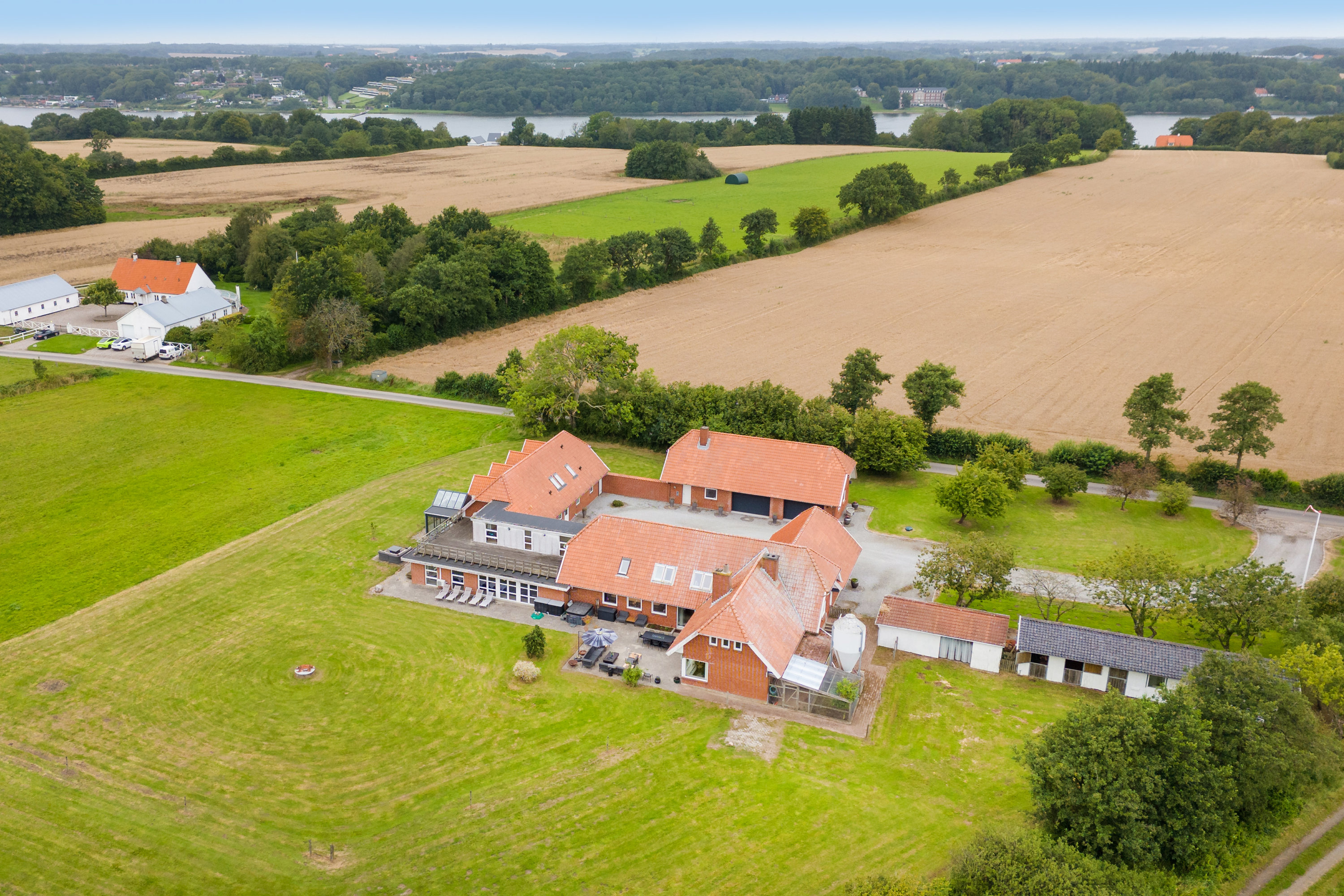 Fremhævet luftfoto billede i fuldskærmstilstand. Billede af Agtrup Midtskovvej 115, Agtrup, 6091 Bjert