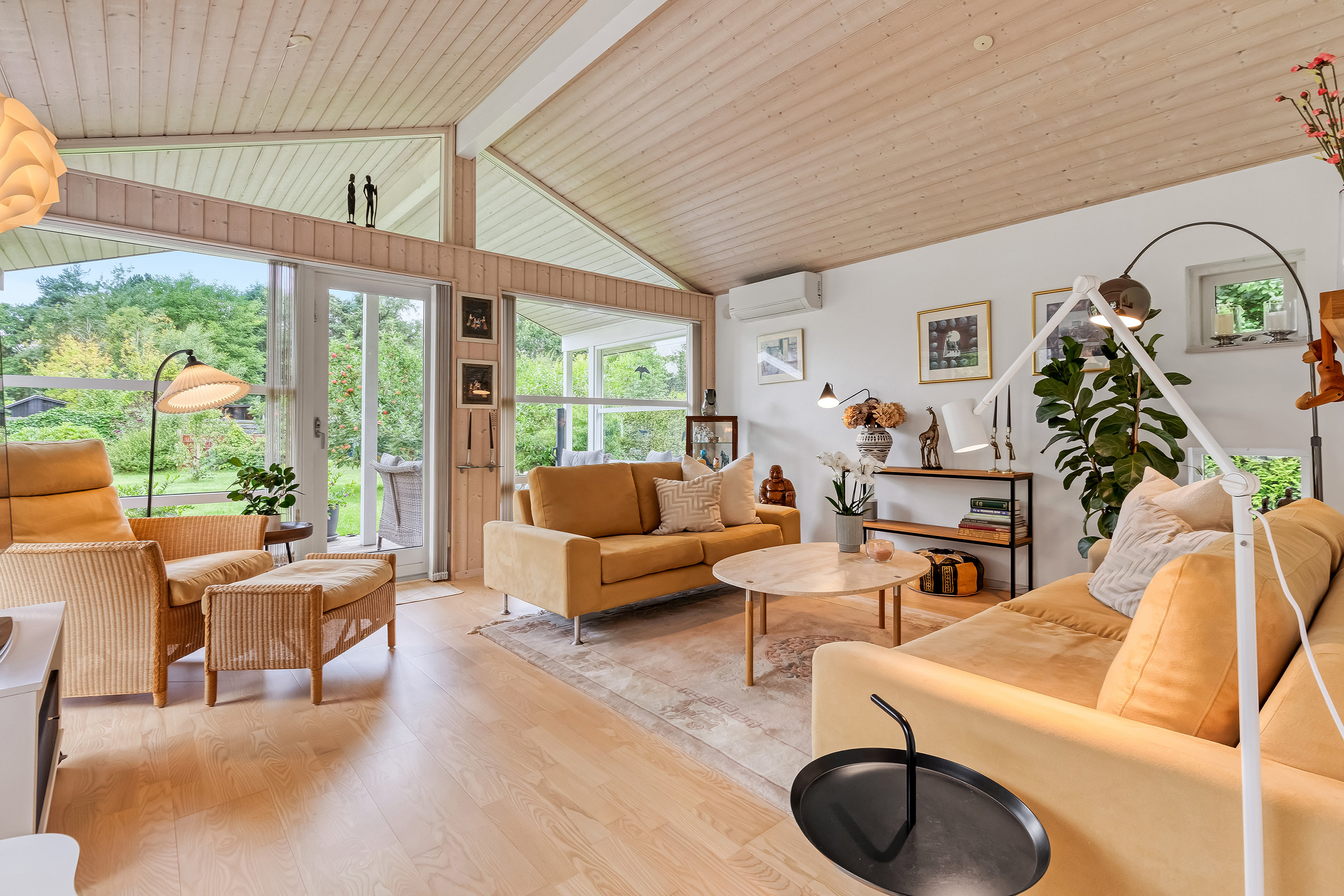 Fremhævet stue billede i fuldskærmstilstand. Billede af Frits Nielsens Vej 15, 3210 Vejby