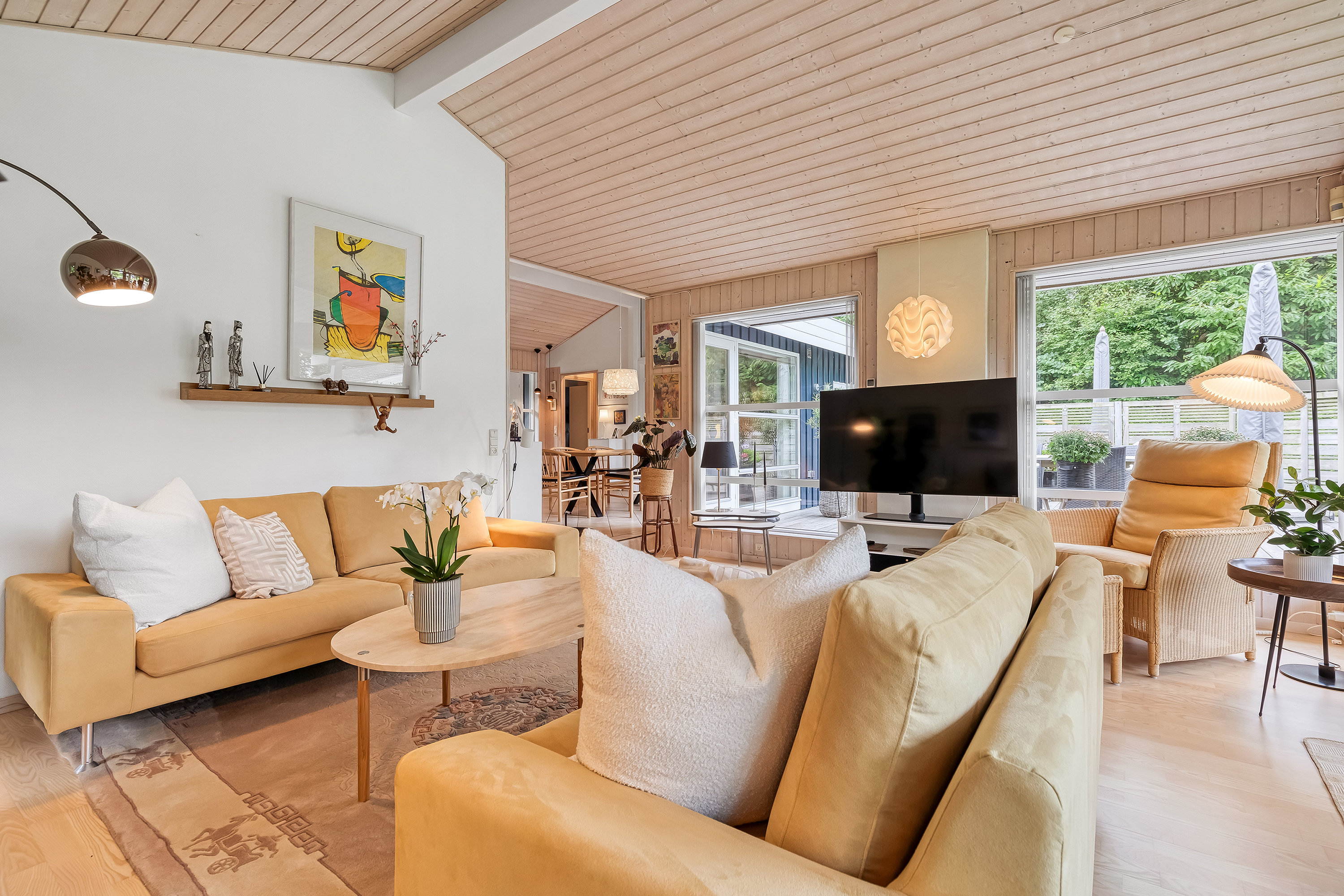 Fremhævet stue billede i fuldskærmstilstand. Billede af Frits Nielsens Vej 15, 3210 Vejby