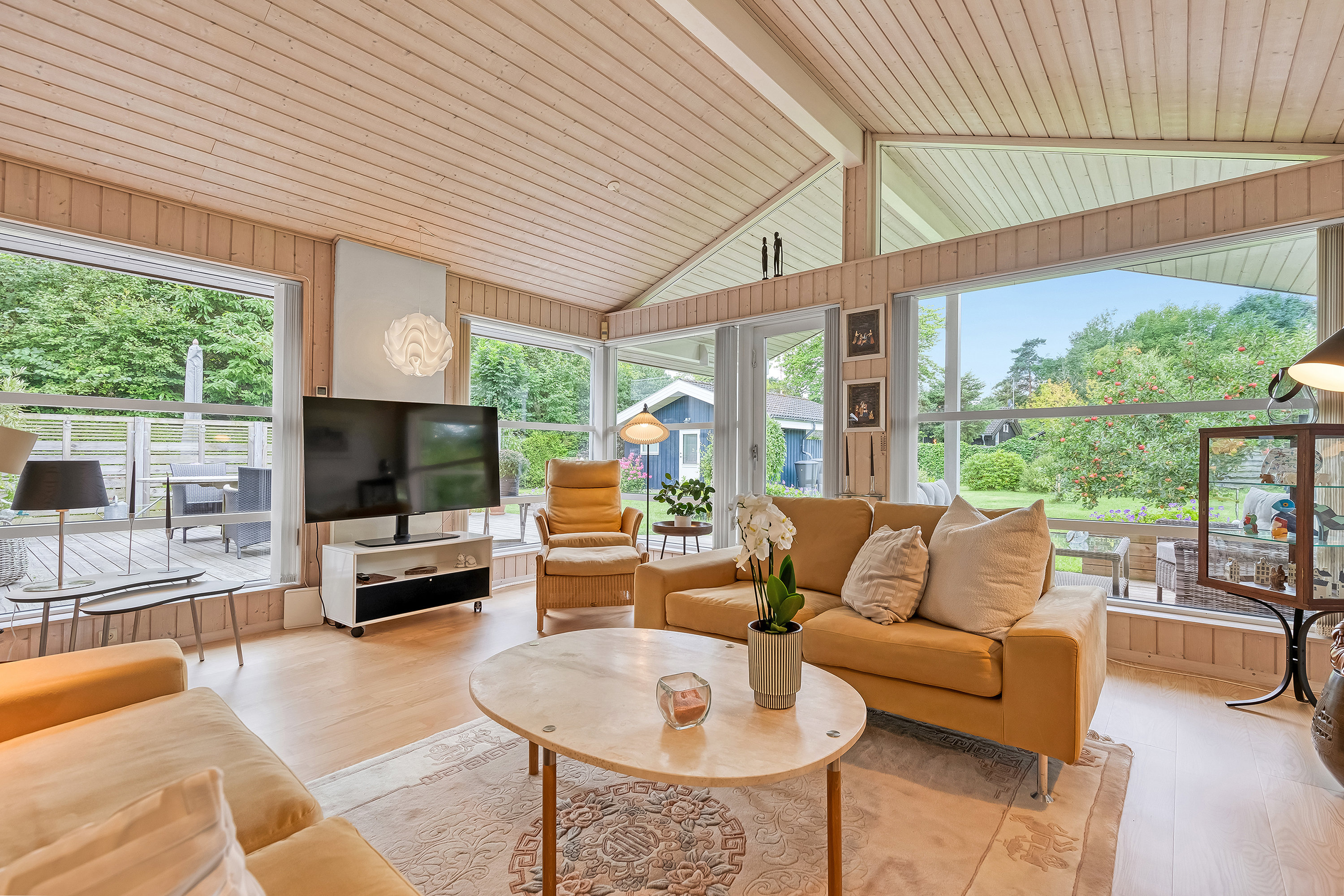 Fremhævet stue billede i fuldskærmstilstand. Billede af Frits Nielsens Vej 15, 3210 Vejby