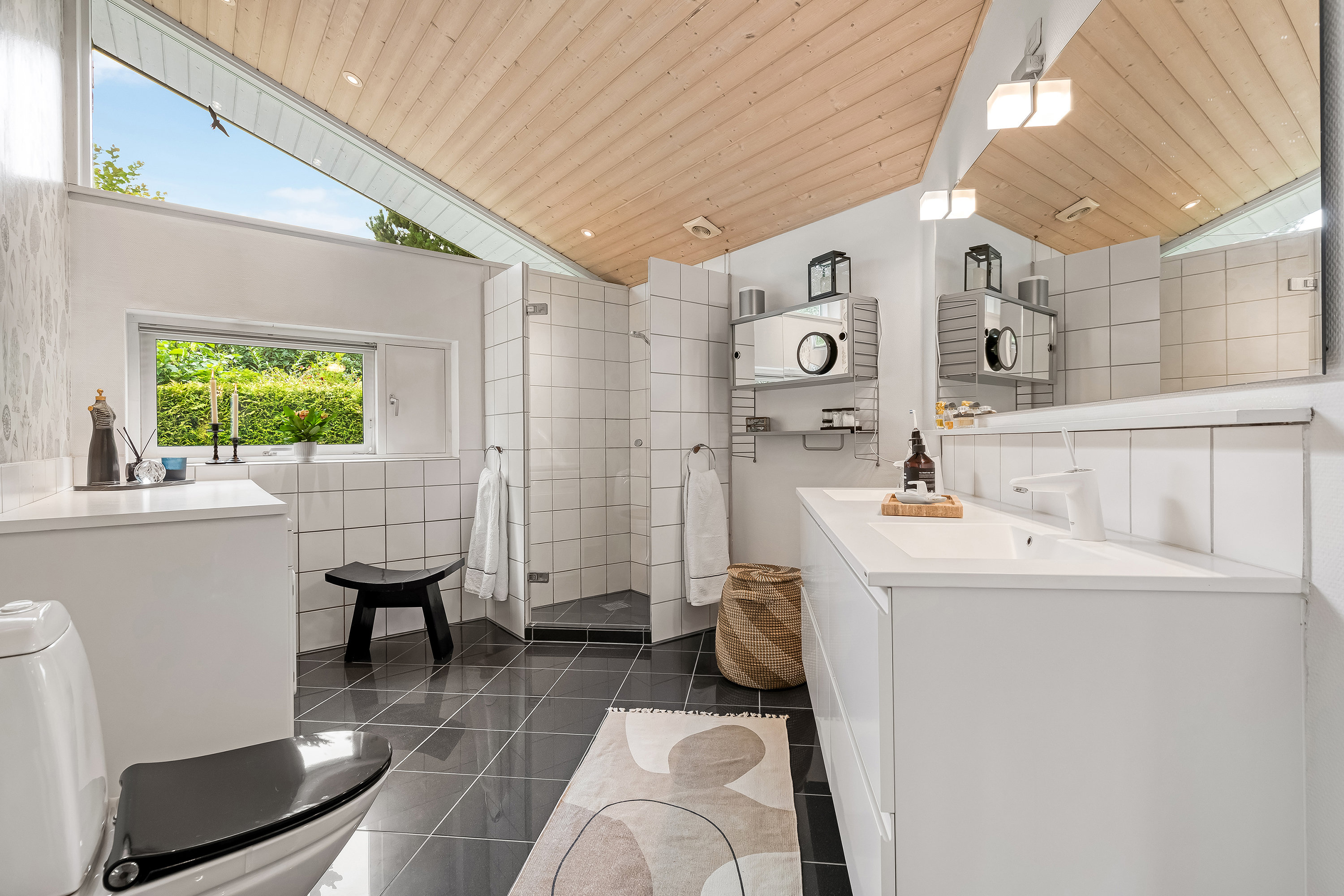 Fremhævet badeværelse billede i fuldskærmstilstand. Billede af Frits Nielsens Vej 15, 3210 Vejby