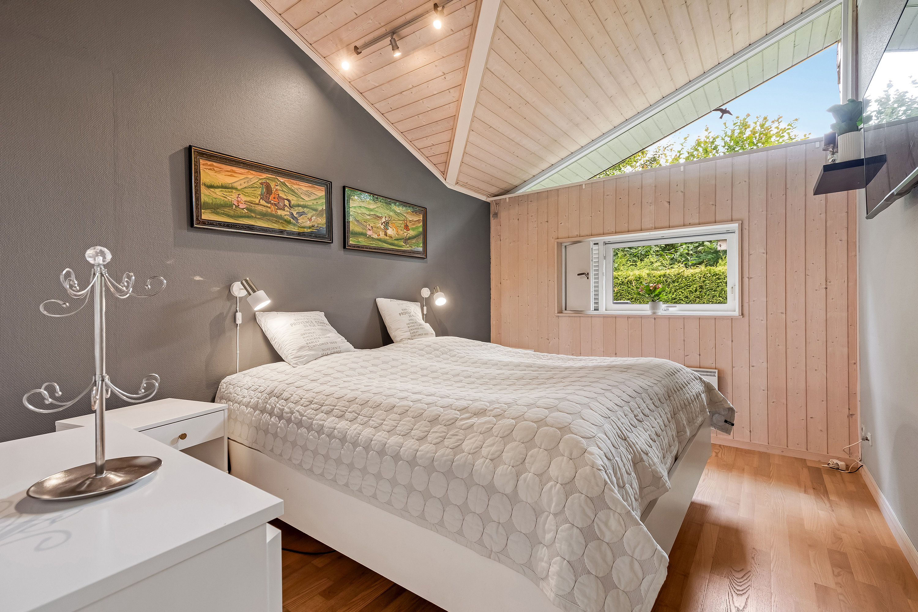 Fremhævet soveværelse billede i fuldskærmstilstand. Billede af Frits Nielsens Vej 15, 3210 Vejby