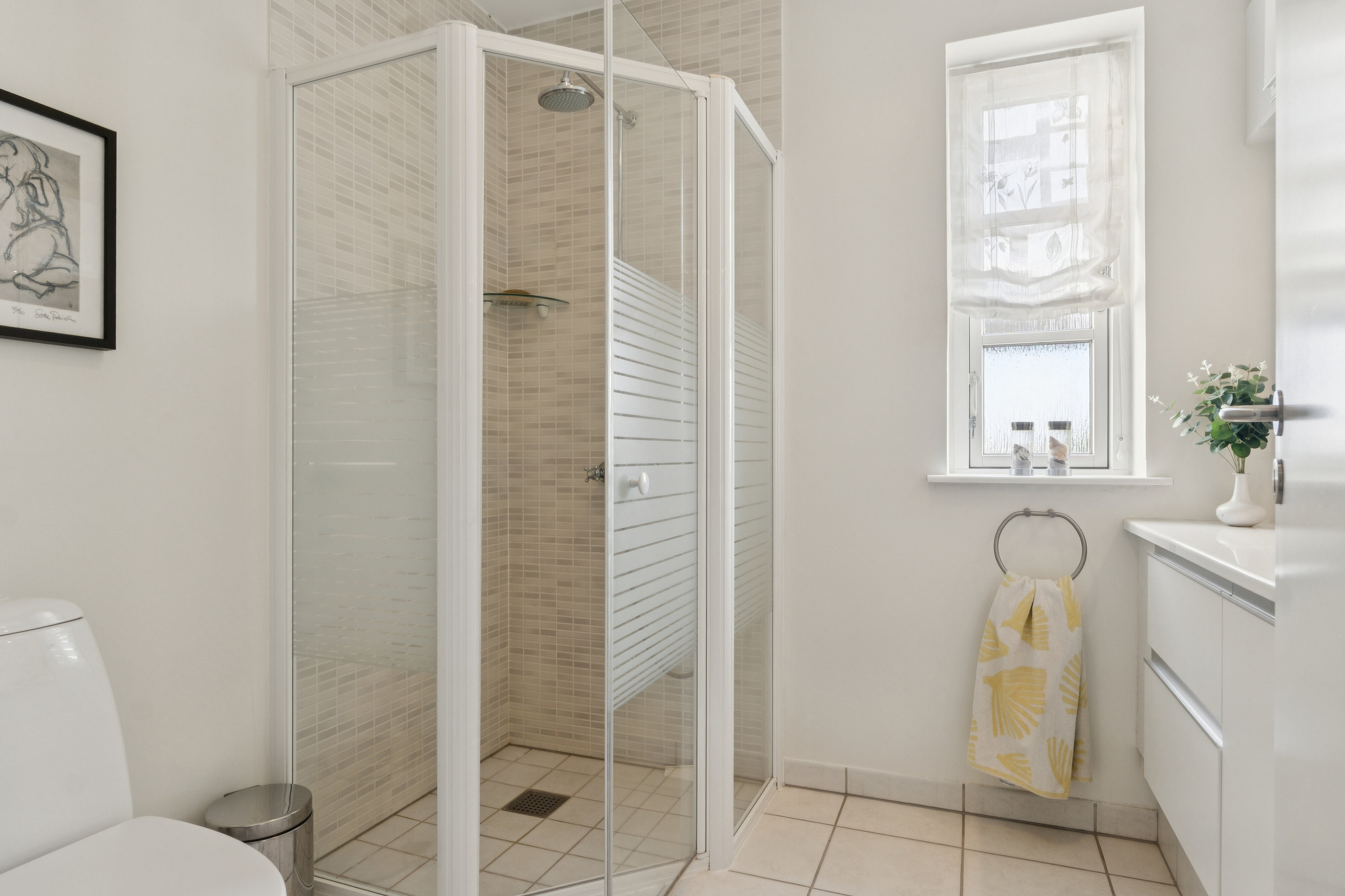 Fremhævet badeværelse billede i fuldskærmstilstand. Billede af Jernbanevej 12A, 1., 4720 Præstø