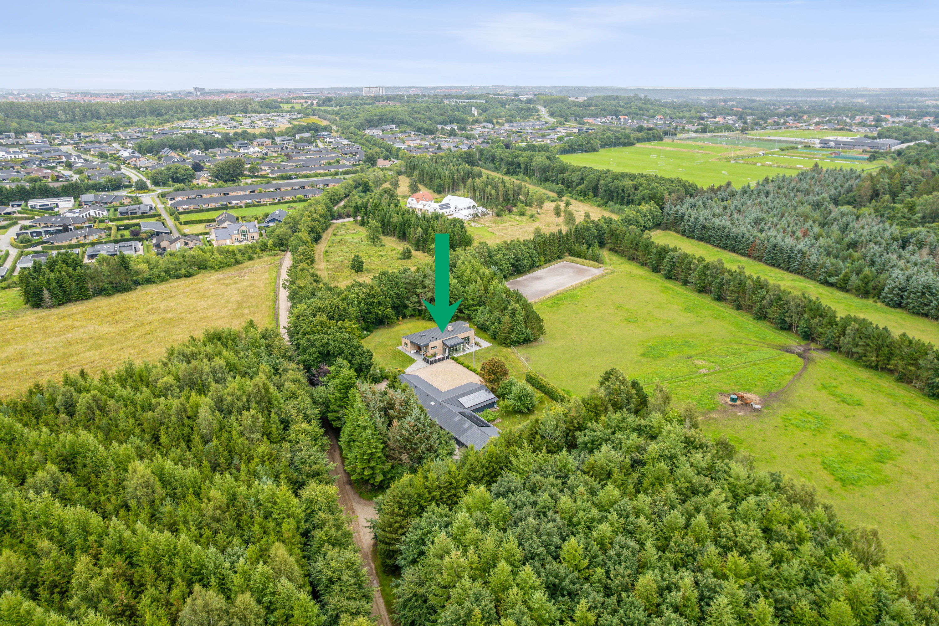 Fremhævet luftfoto billede i fuldskærmstilstand. Billede af Liseborgvej 45, 8800 Viborg