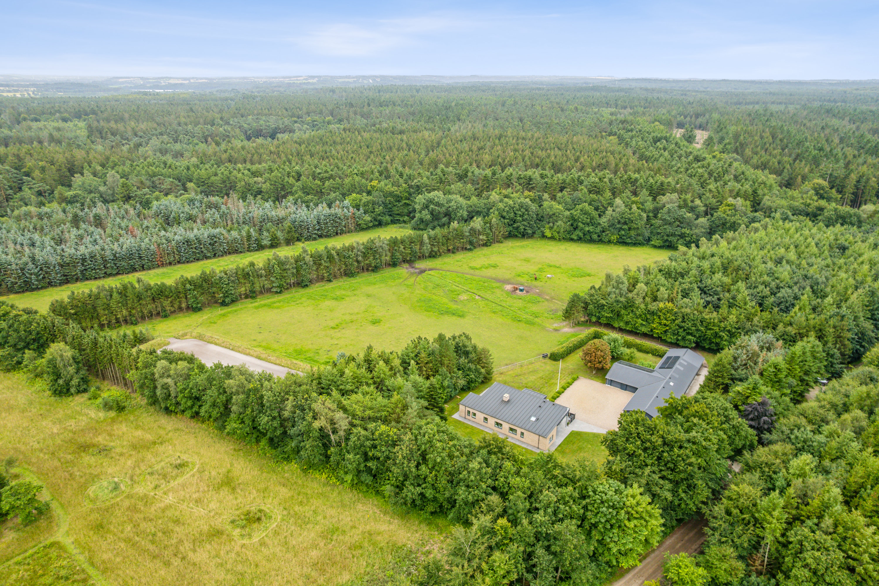 Fremhævet luftfoto billede i fuldskærmstilstand. Billede af Liseborgvej 45, 8800 Viborg