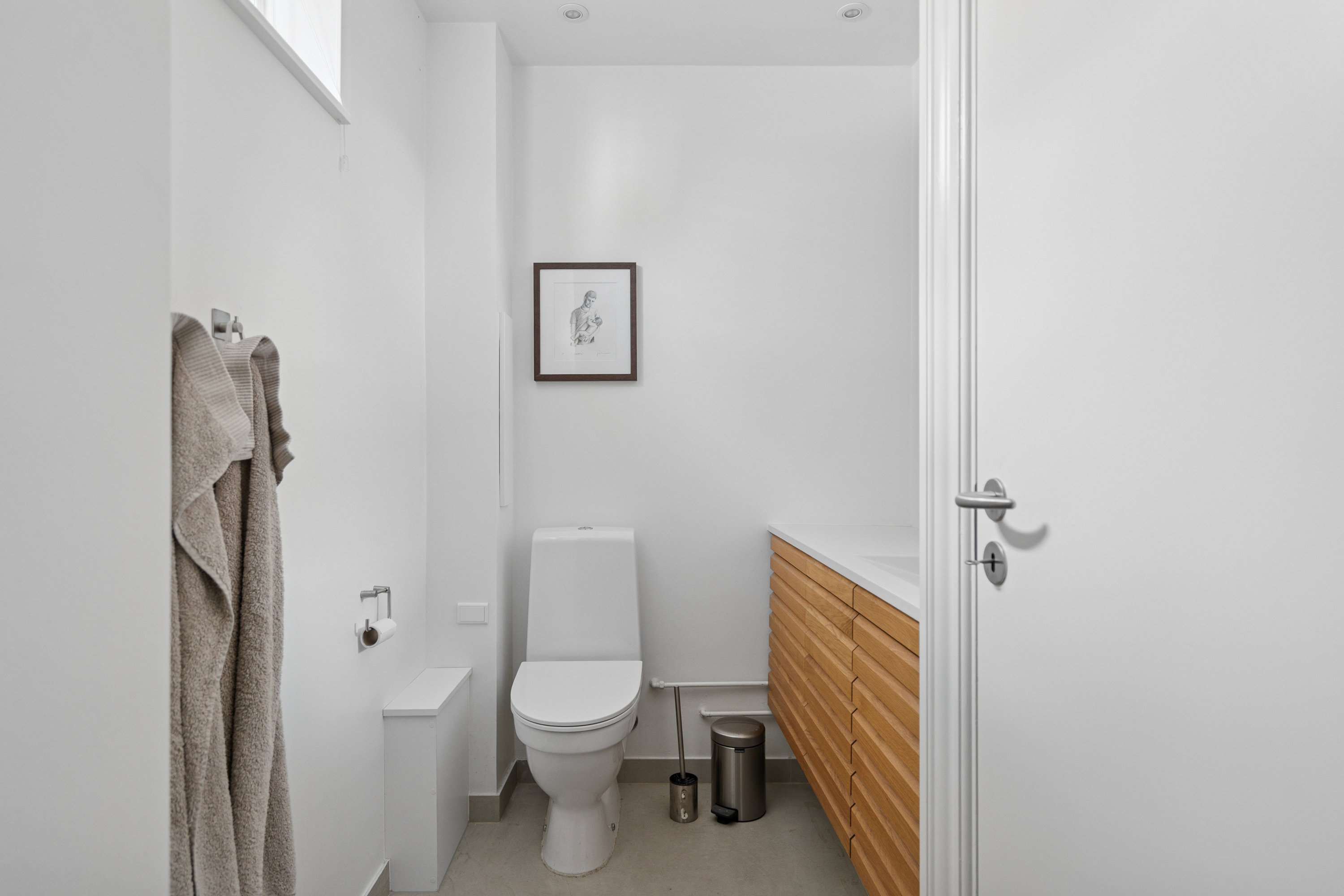 Fremhævet badeværelse billede i fuldskærmstilstand. Billede af Elme Alle 12, st.., 9000 Aalborg