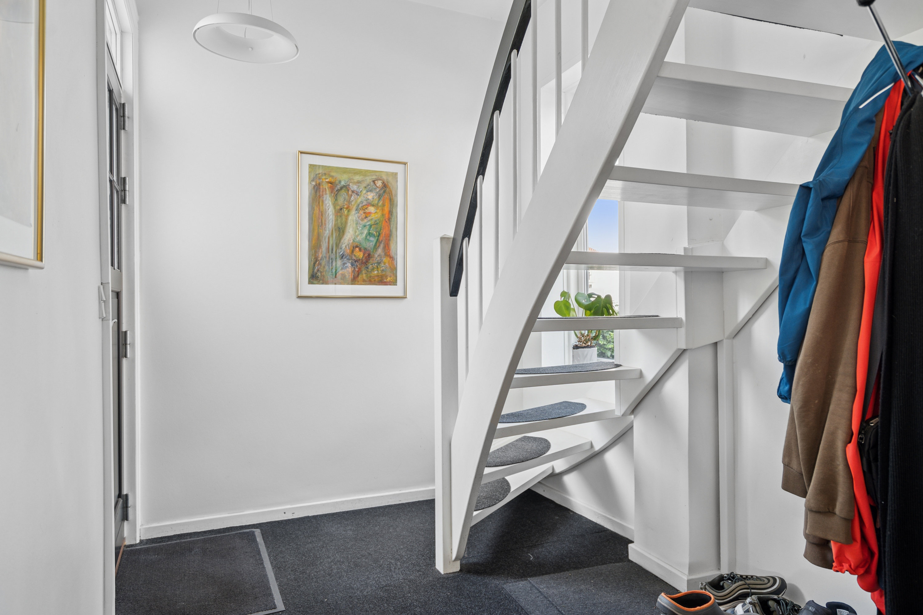 Fremhævet gang billede i fuldskærmstilstand. Billede af Elme Alle 12, st.., 9000 Aalborg