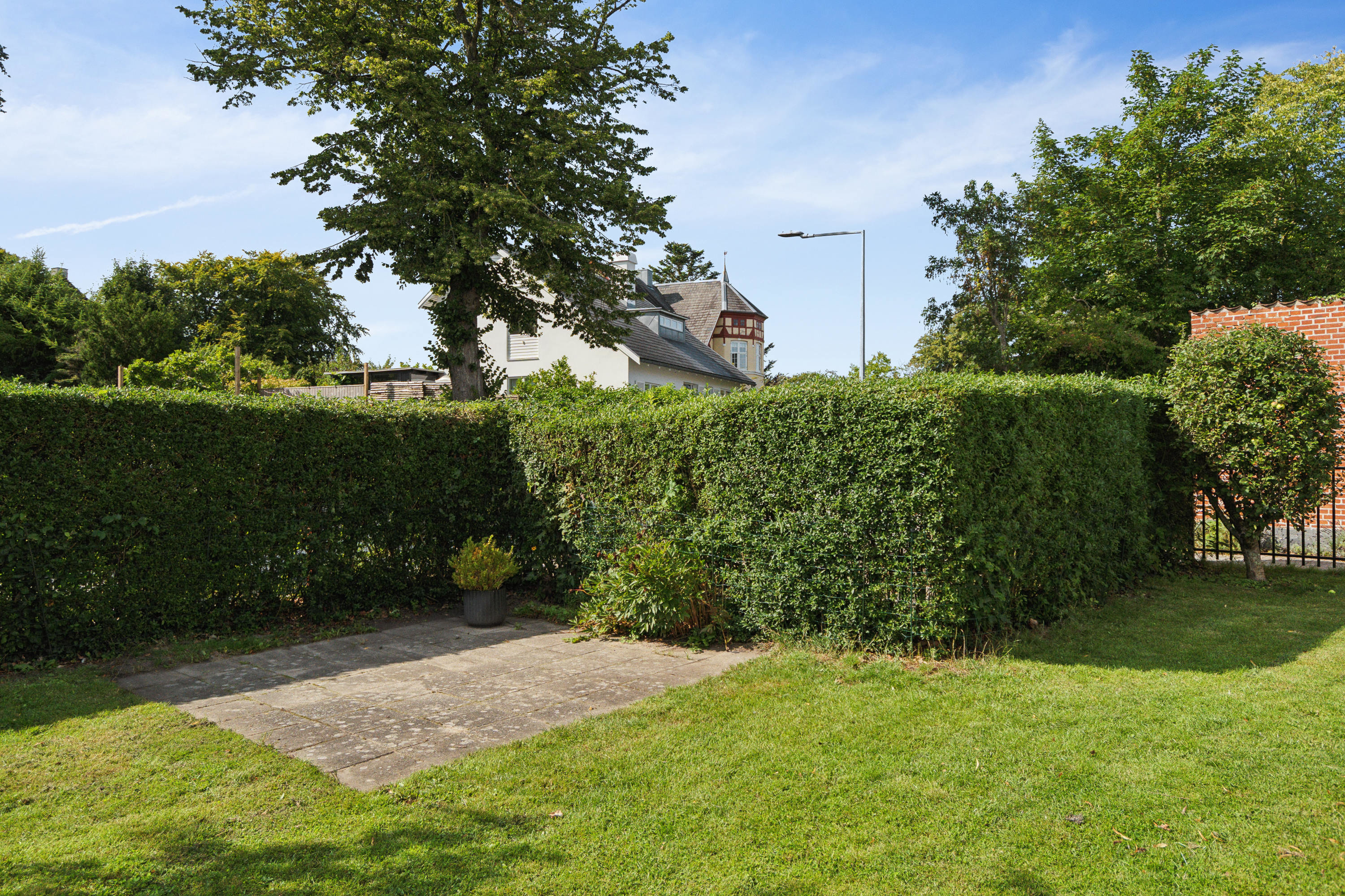 Fremhævet have billede i fuldskærmstilstand. Billede af Elme Alle 12, st.., 9000 Aalborg