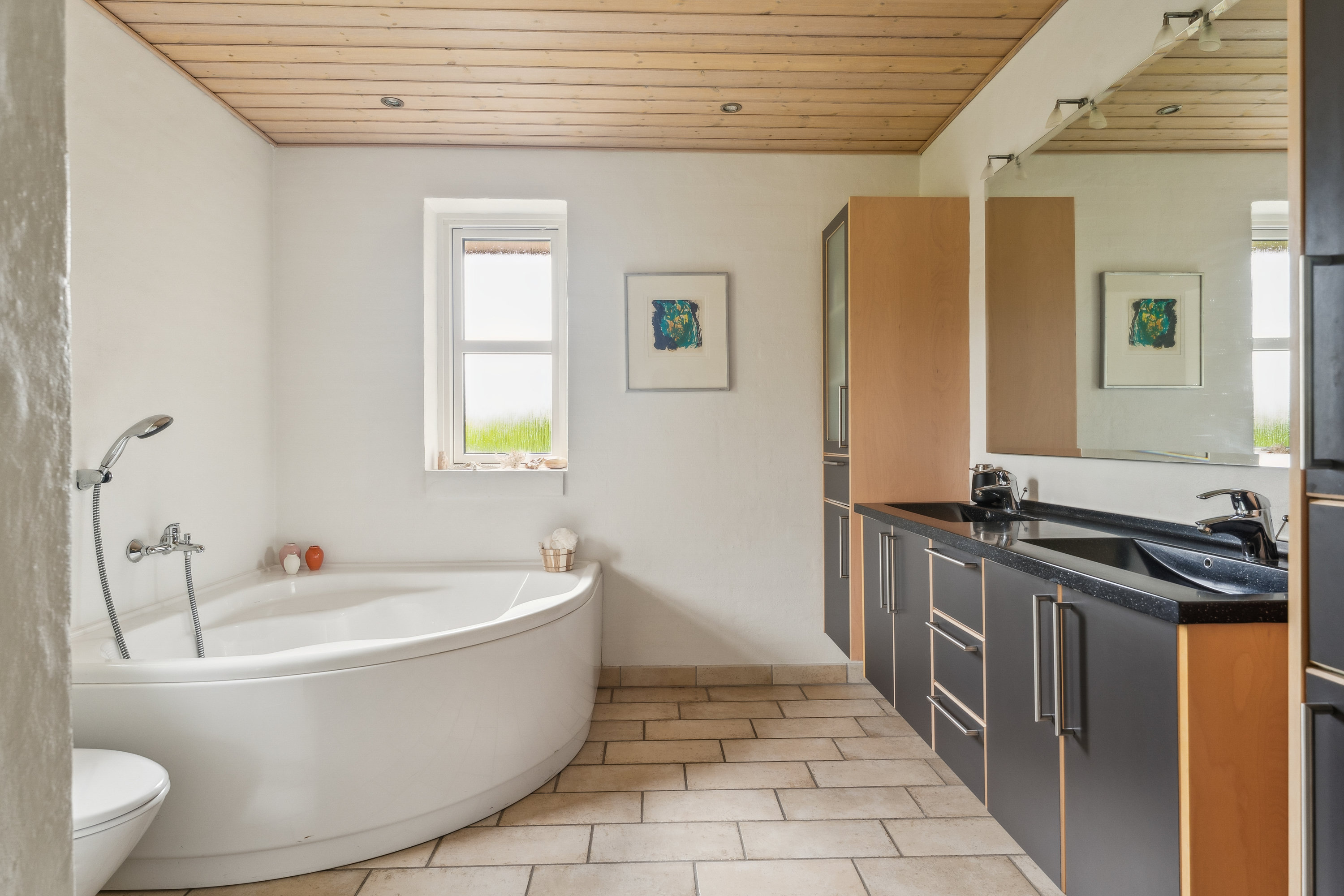 Fremhævet badeværelse billede i fuldskærmstilstand. Billede af Hindbærvej 18, 8840 Rødkærsbro