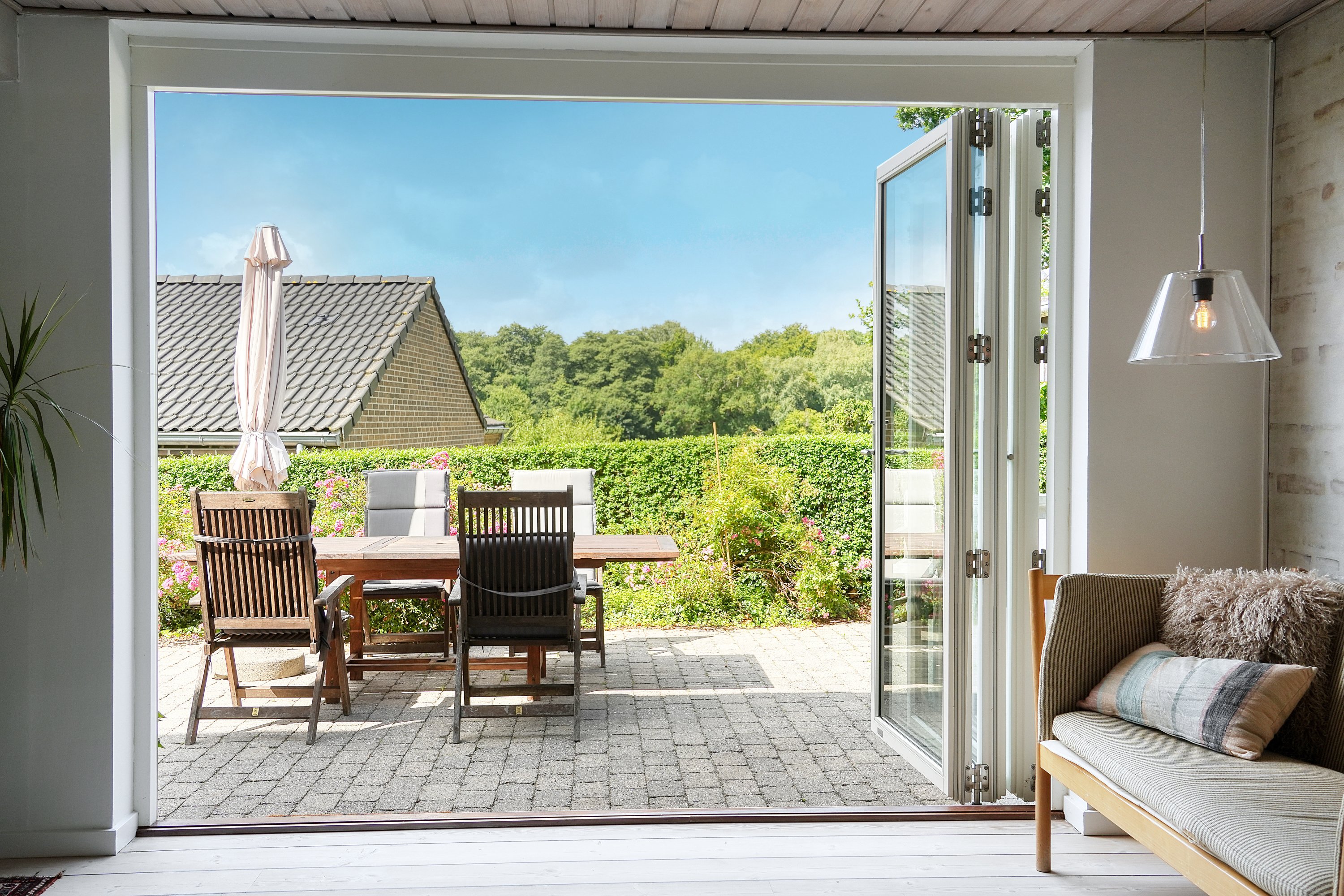 Fremhævet terrasse billede i fuldskærmstilstand. Billede af Slotsvænget 30, 3480 Fredensborg