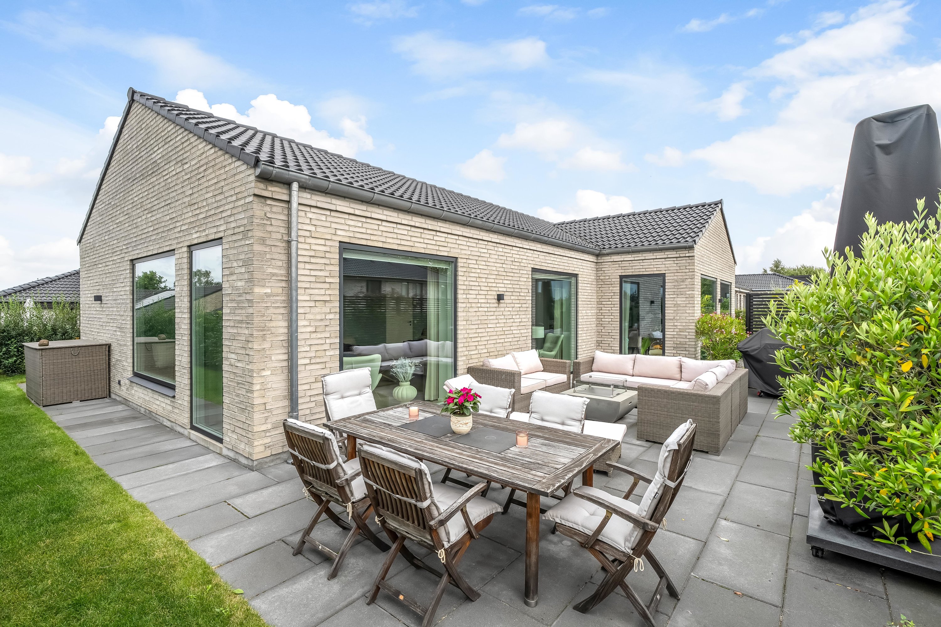 Fremhævet terrasse billede i fuldskærmstilstand. Billede af Sangagervej 13, Alsønderup, 3400 Hillerød