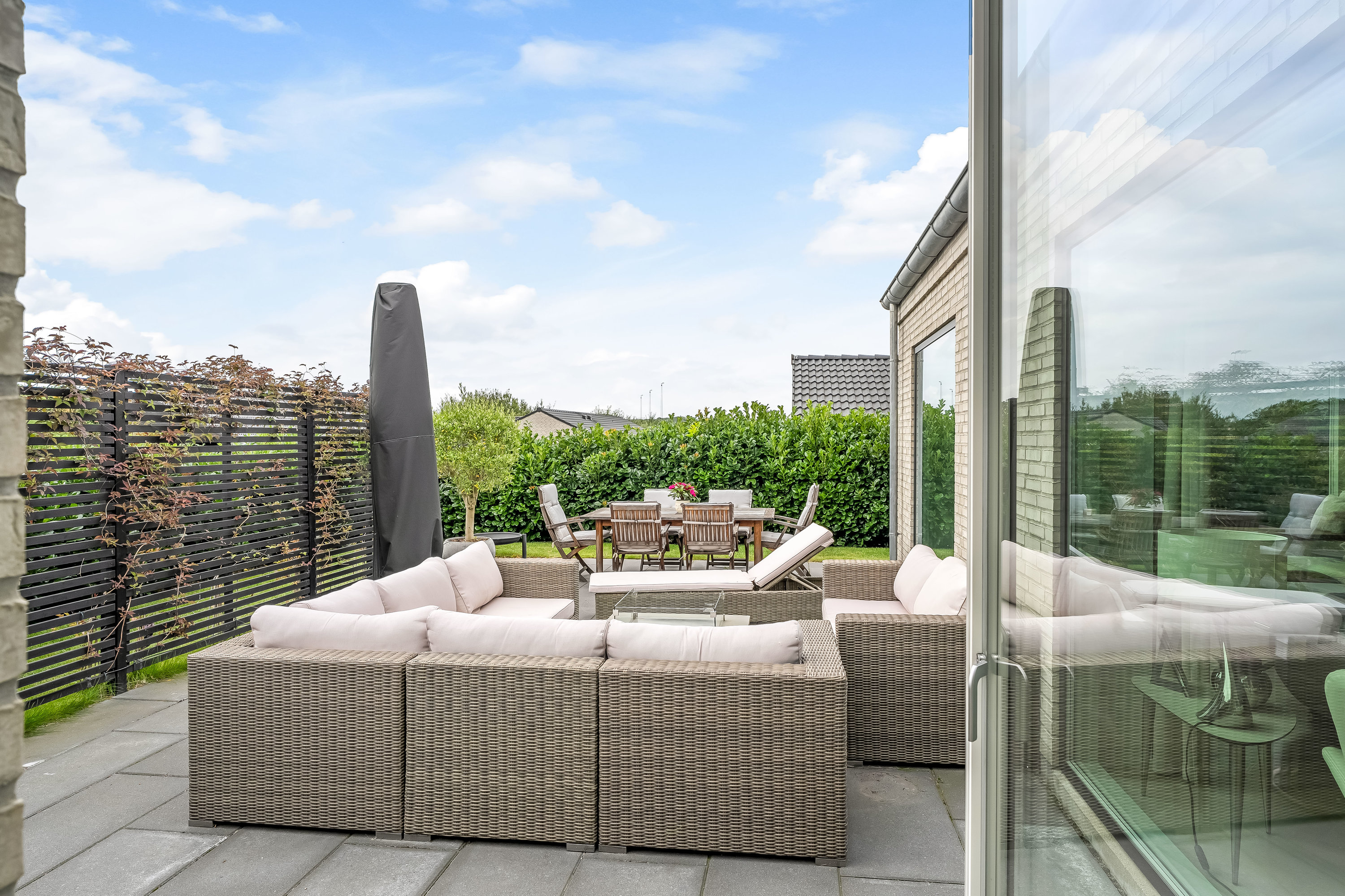 Fremhævet terrasse billede i fuldskærmstilstand. Billede af Sangagervej 13, Alsønderup, 3400 Hillerød