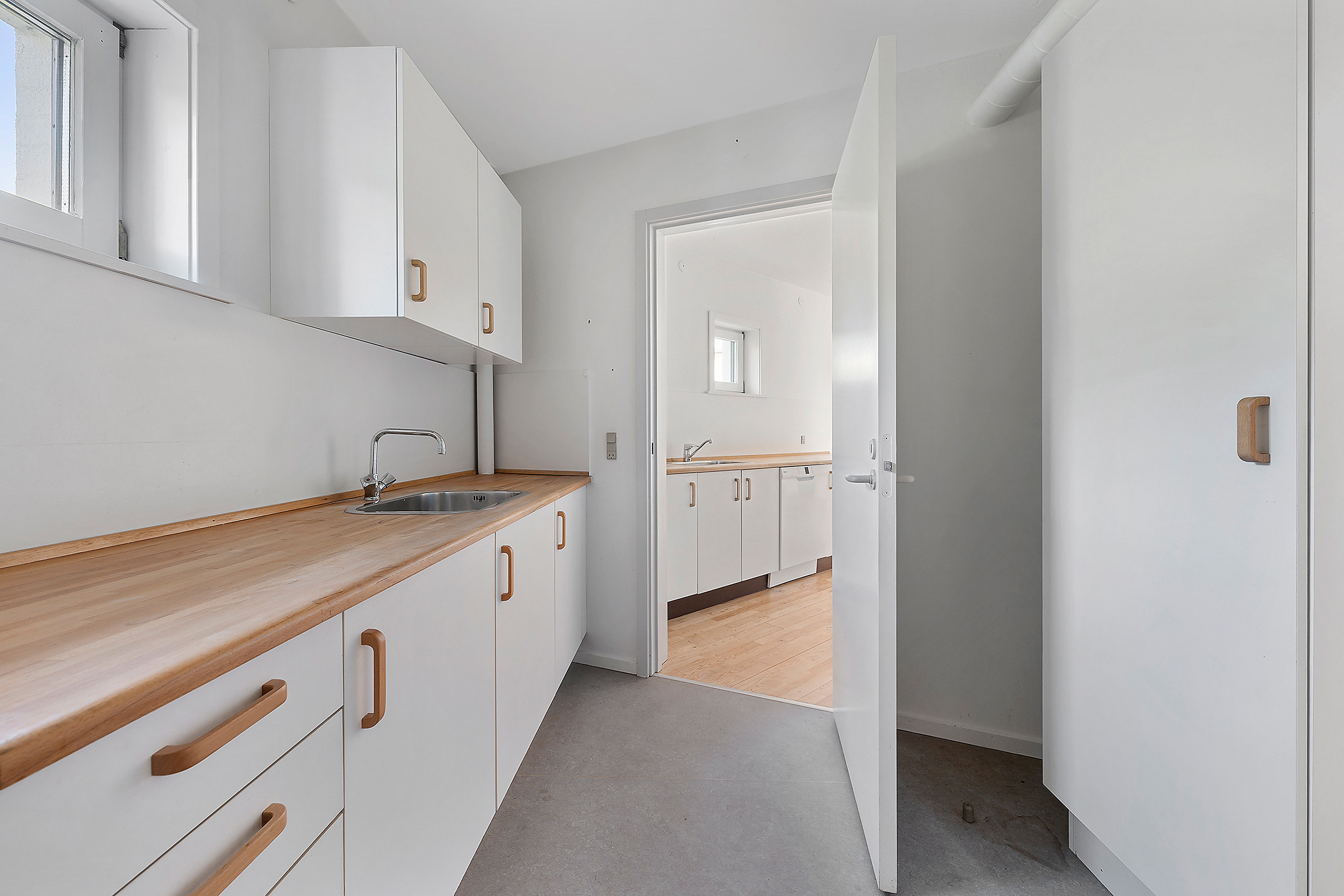 Fremhævet køkken billede i fuldskærmstilstand. Billede af Skodsborgvej 410, 1. tv., 2942 Skodsborg