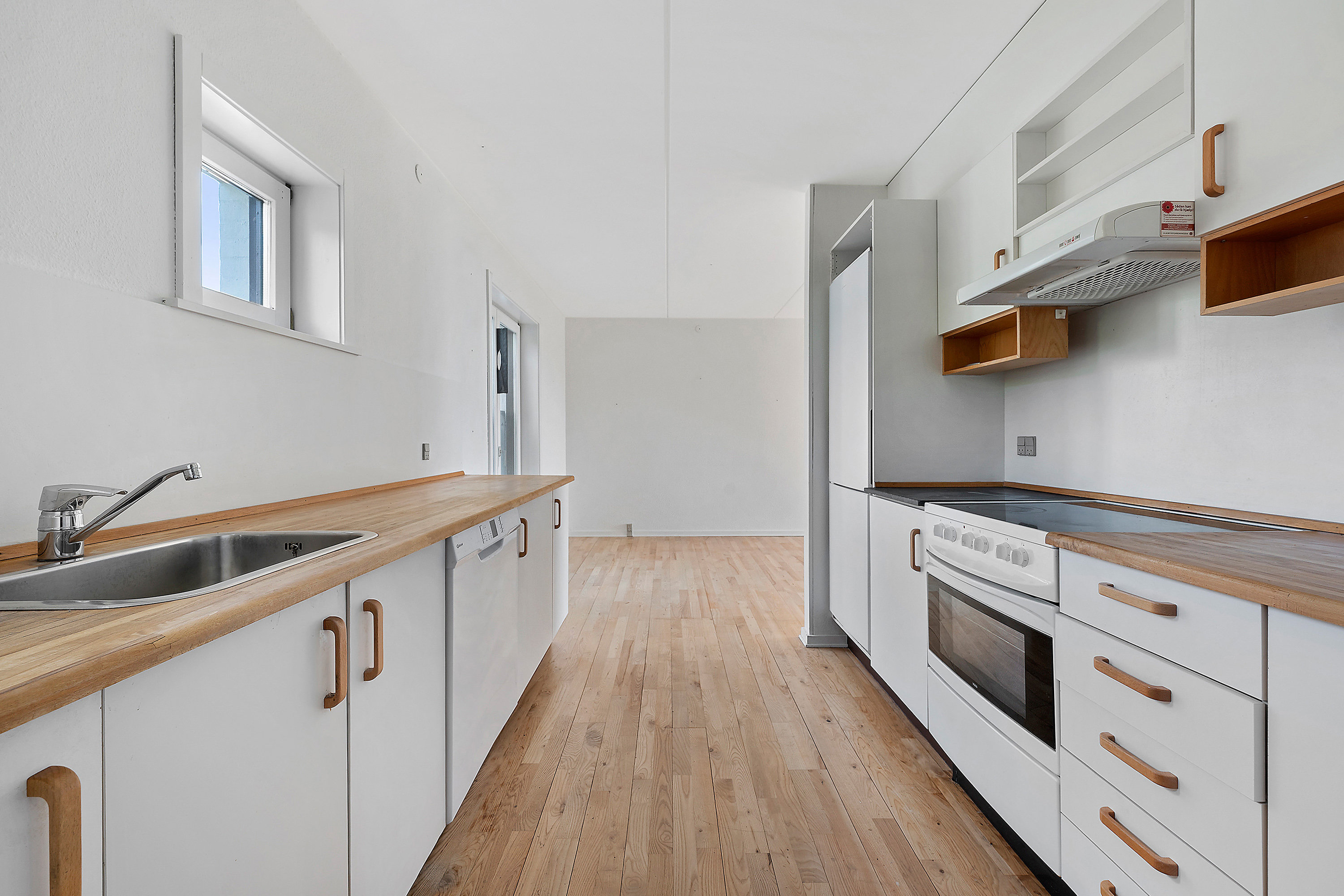 Fremhævet køkken billede i fuldskærmstilstand. Billede af Skodsborgvej 410, 1. tv., 2942 Skodsborg