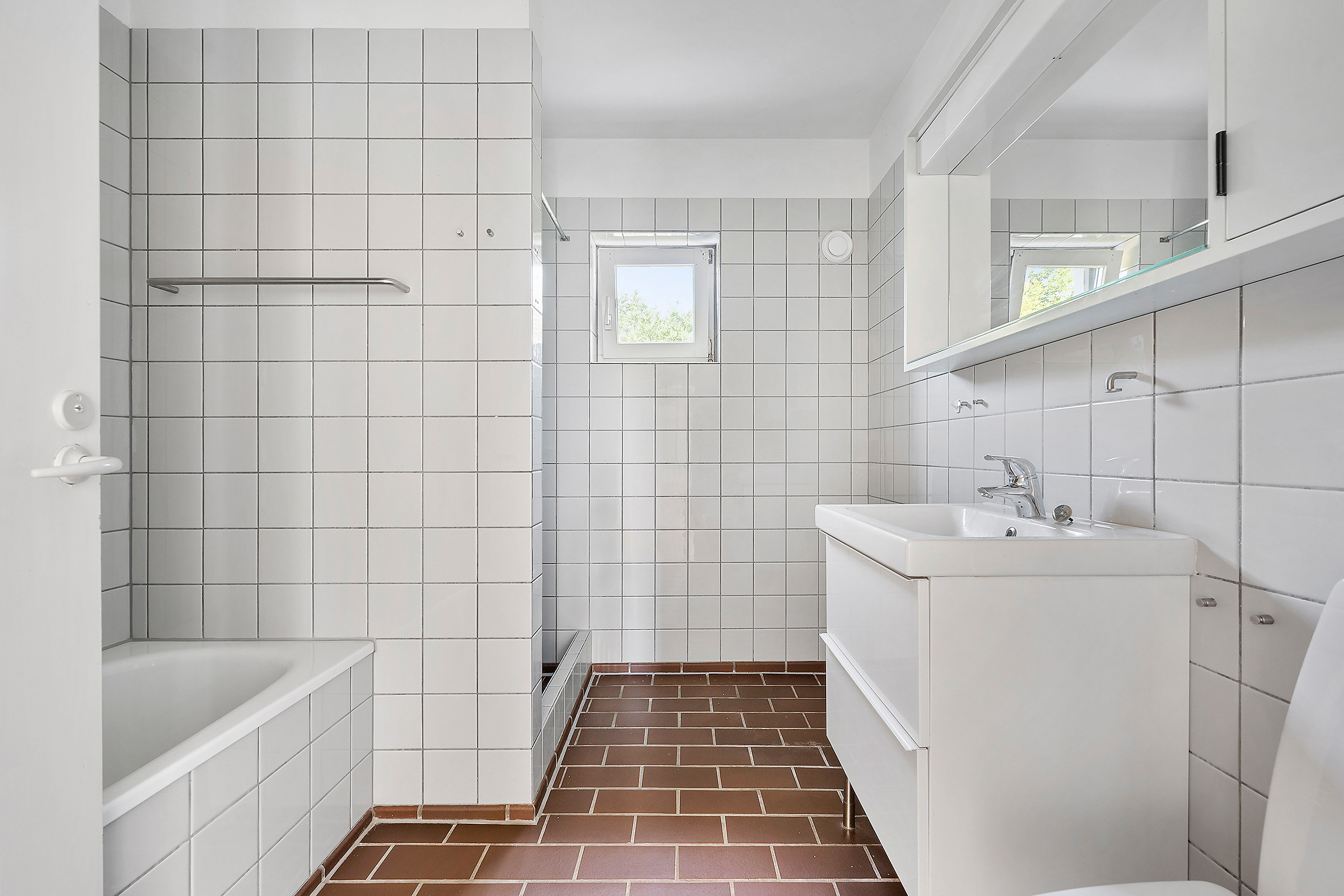 Fremhævet badeværelse billede i fuldskærmstilstand. Billede af Skodsborgvej 410, 1. tv., 2942 Skodsborg