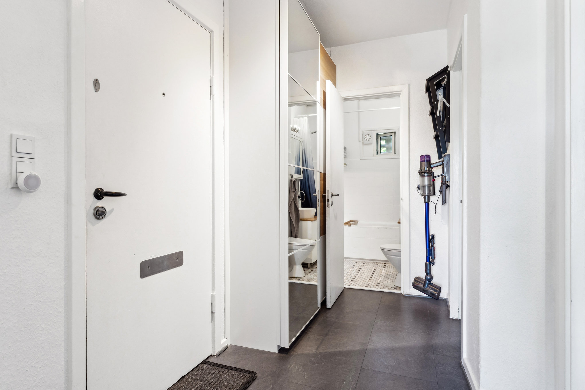 Fremhævet entré billede i fuldskærmstilstand. Billede af Århusvej 22C, 1. tv., 8940 Randers SV