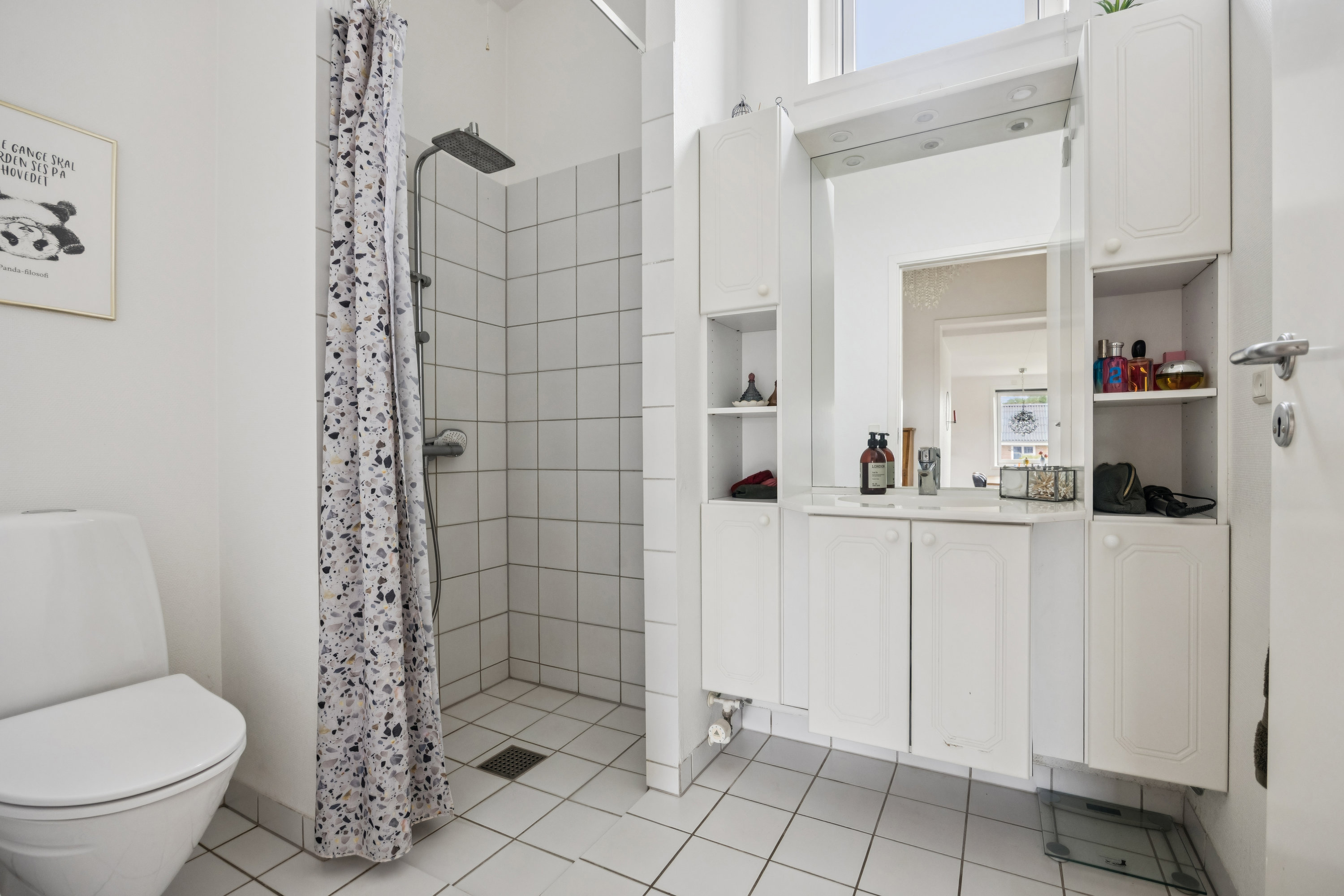 Fremhævet badeværelse billede i fuldskærmstilstand. Billede af Granvænget 16, 8990 Fårup
