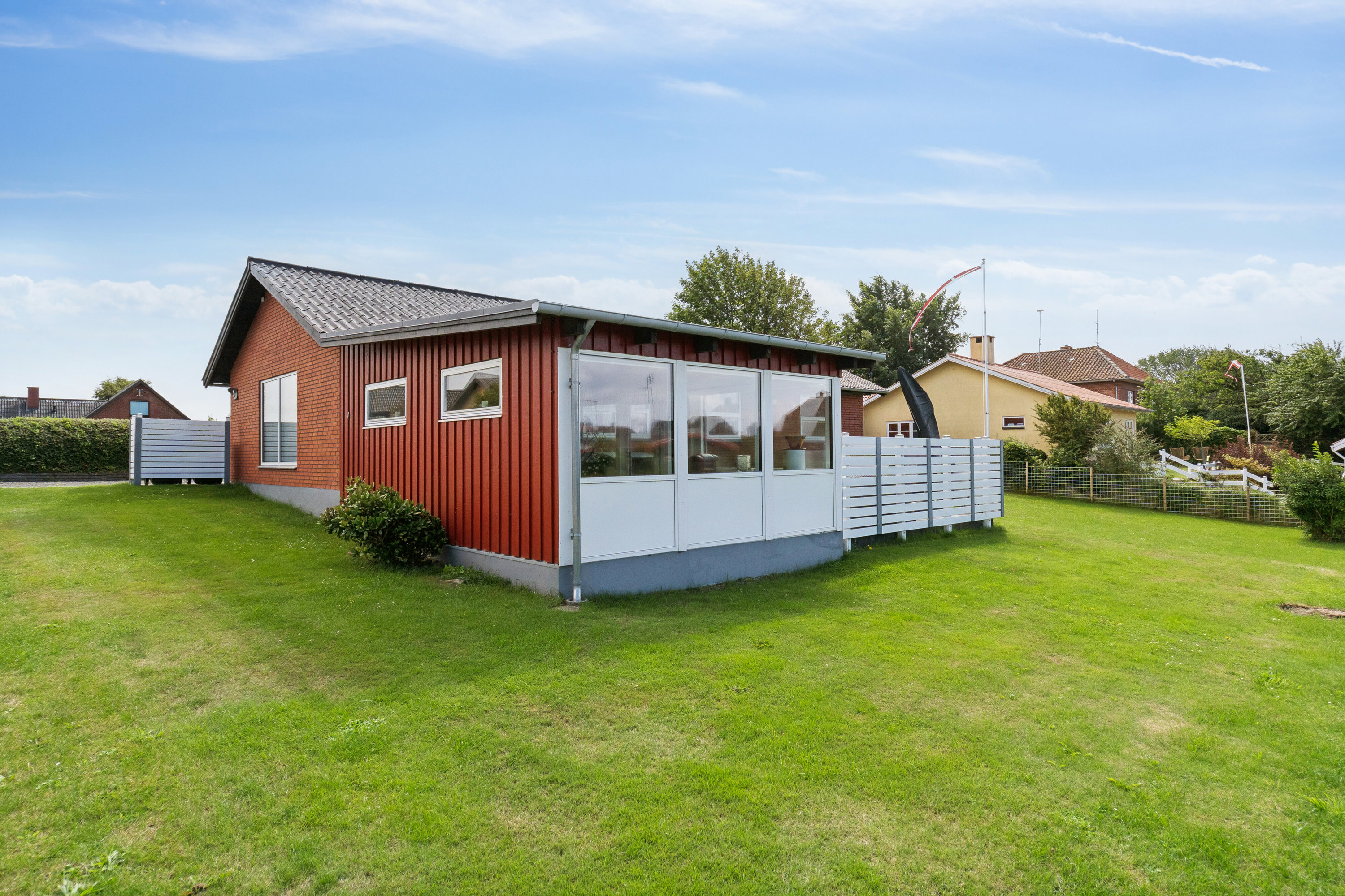 Fremhævet set fra haven billede i fuldskærmstilstand. Billede af Bakkevej 3, 5935 Bagenkop