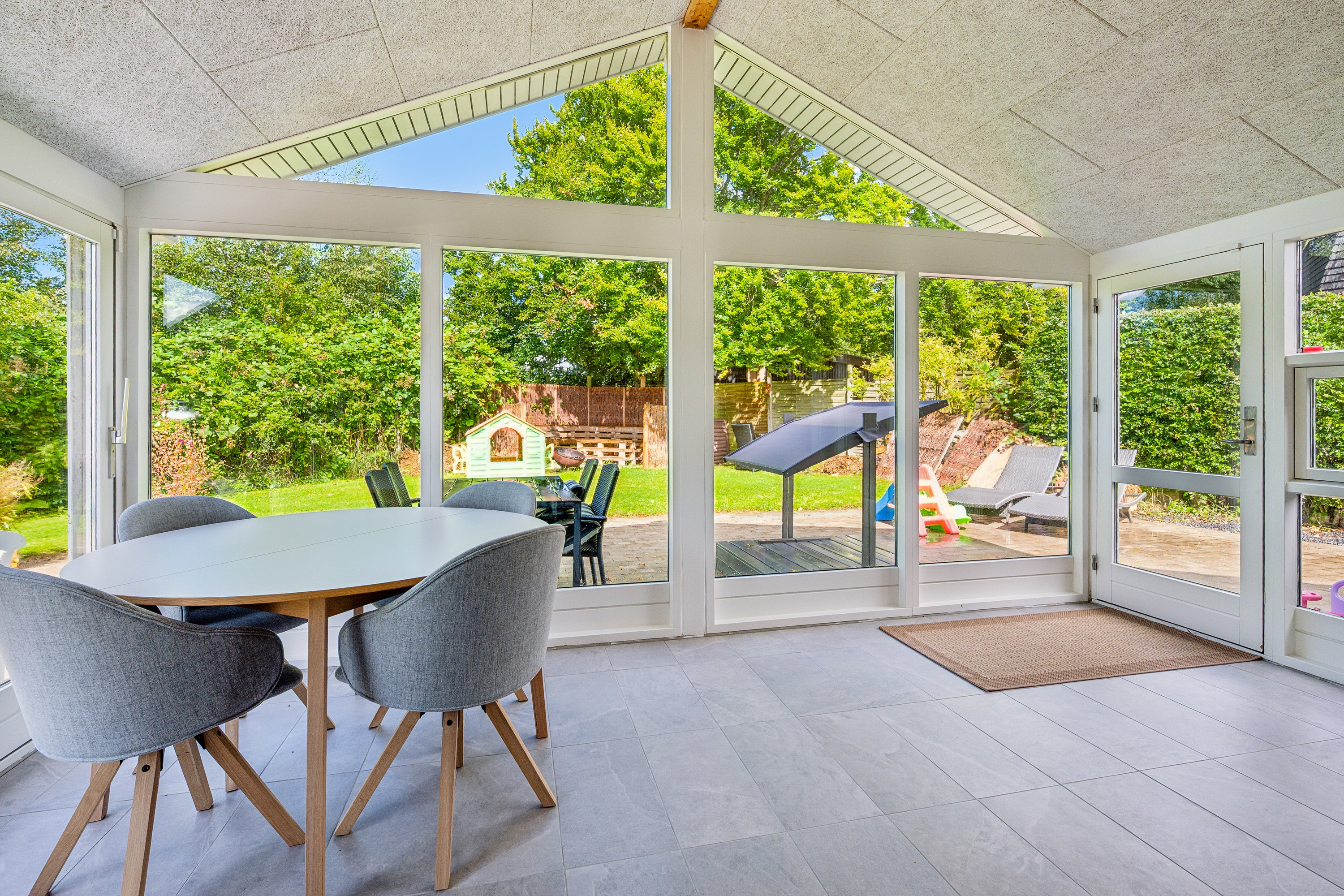 Fremhævet stue billede i fuldskærmstilstand. Billede af Egå Møllevej 160, 8250 Egå