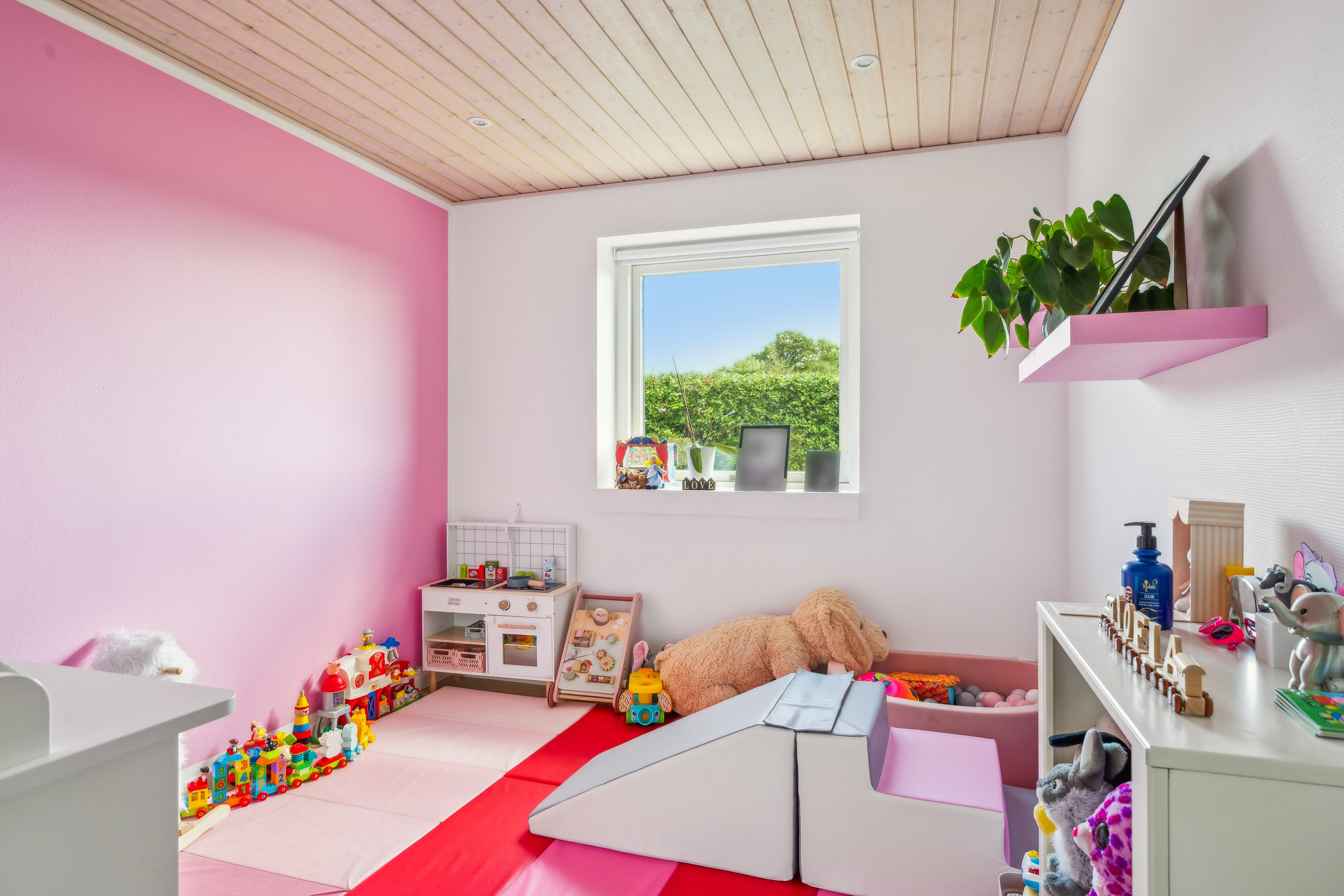 Fremhævet værelse billede i fuldskærmstilstand. Billede af Egå Møllevej 160, 8250 Egå