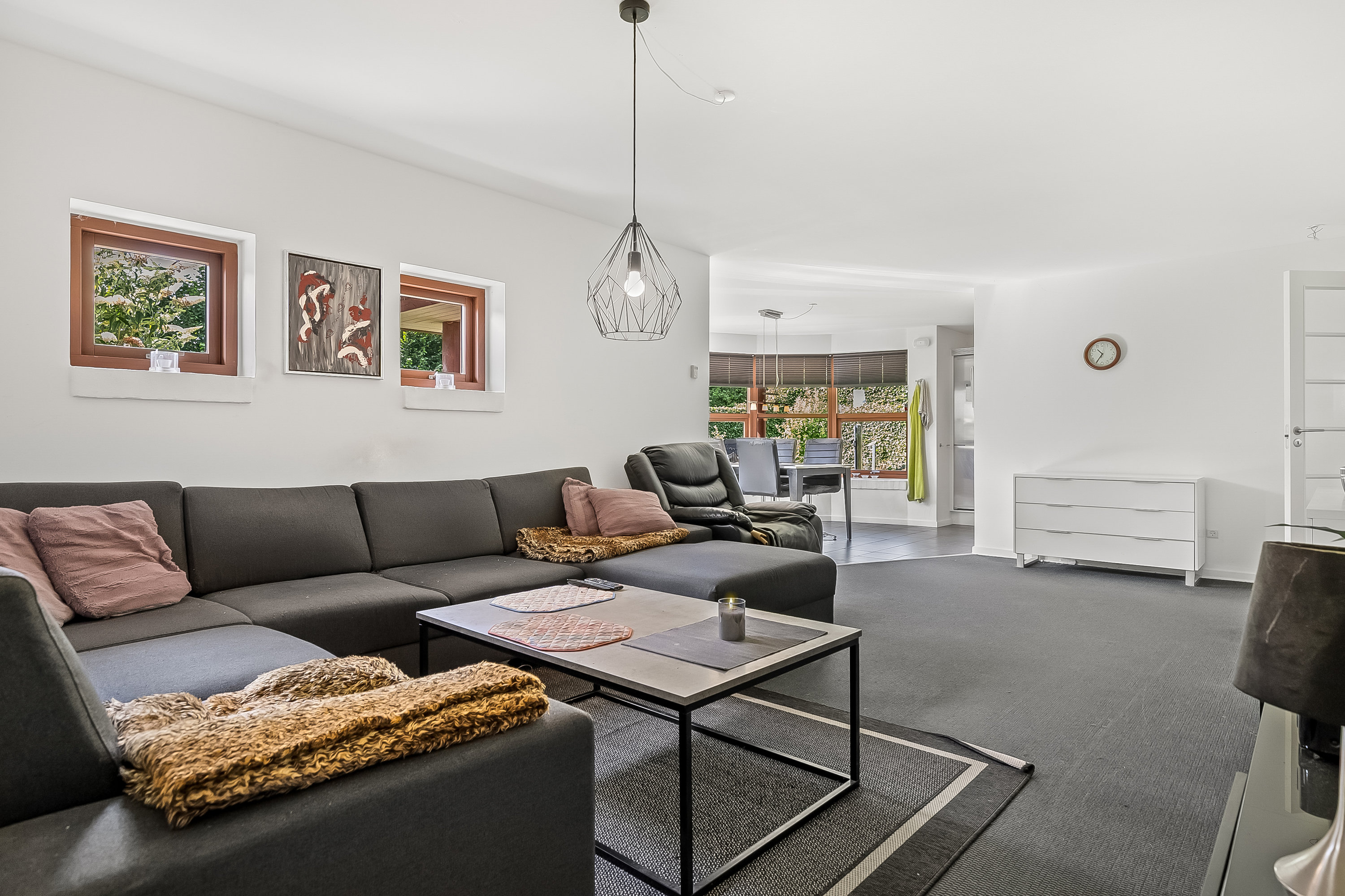 Fremhævet stue billede i fuldskærmstilstand. Billede af Ådalsparken 26, Vonsild, 6000 Kolding