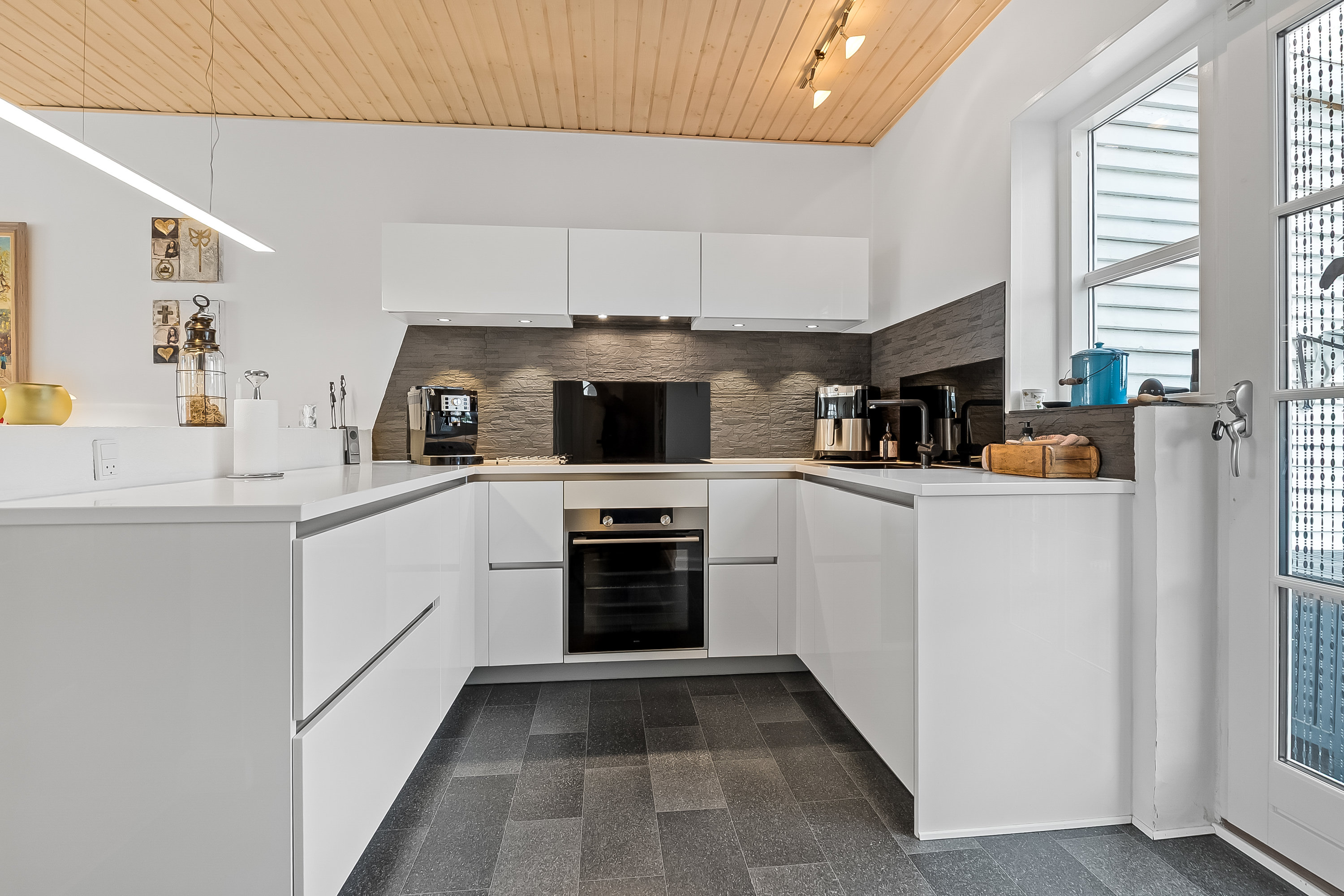 Fremhævet køkken billede i fuldskærmstilstand. Billede af Brandorffsvej 13, 6000 Kolding