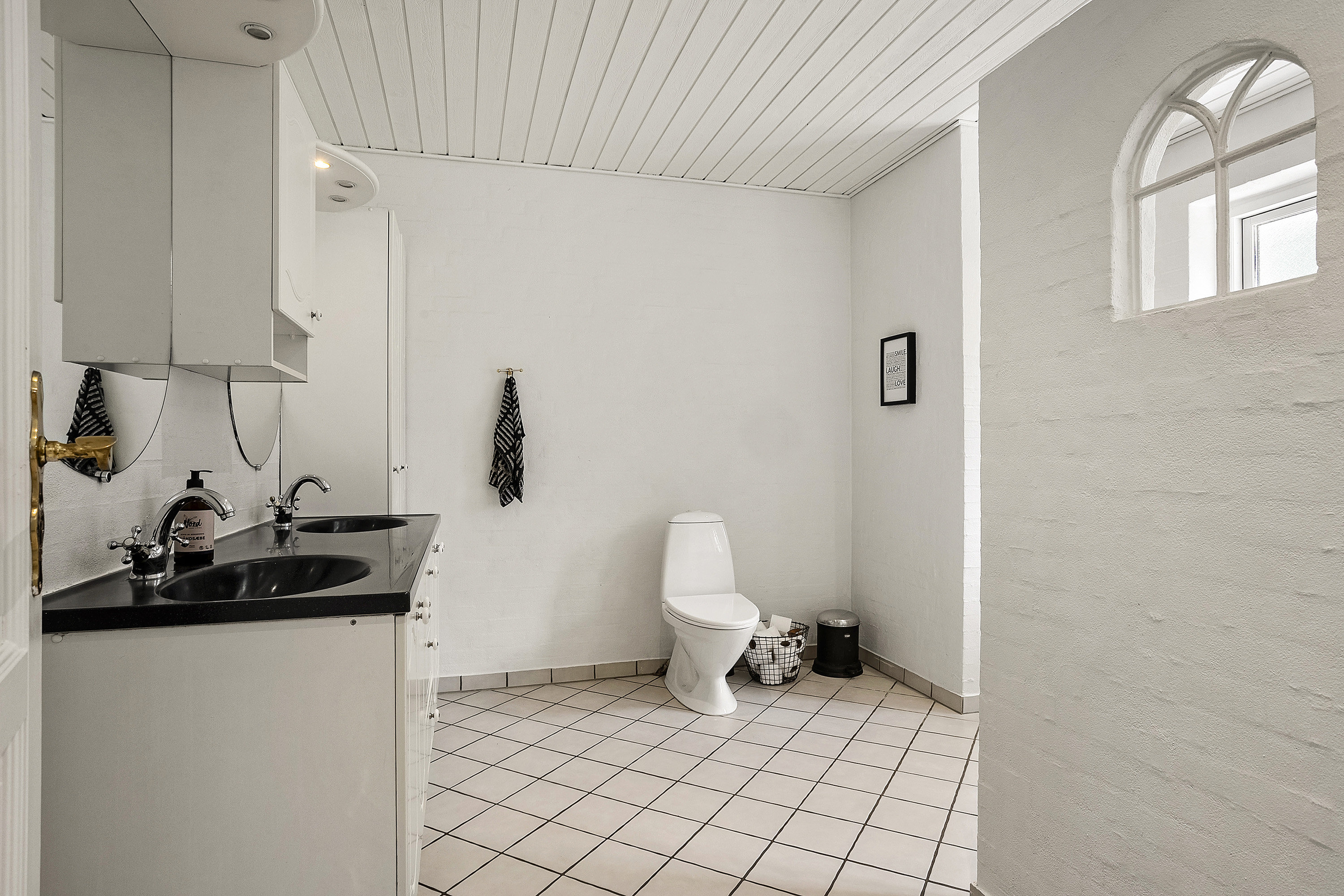 Fremhævet badeværelse billede i fuldskærmstilstand. Billede af Gestenvej 31, 6600 Vejen