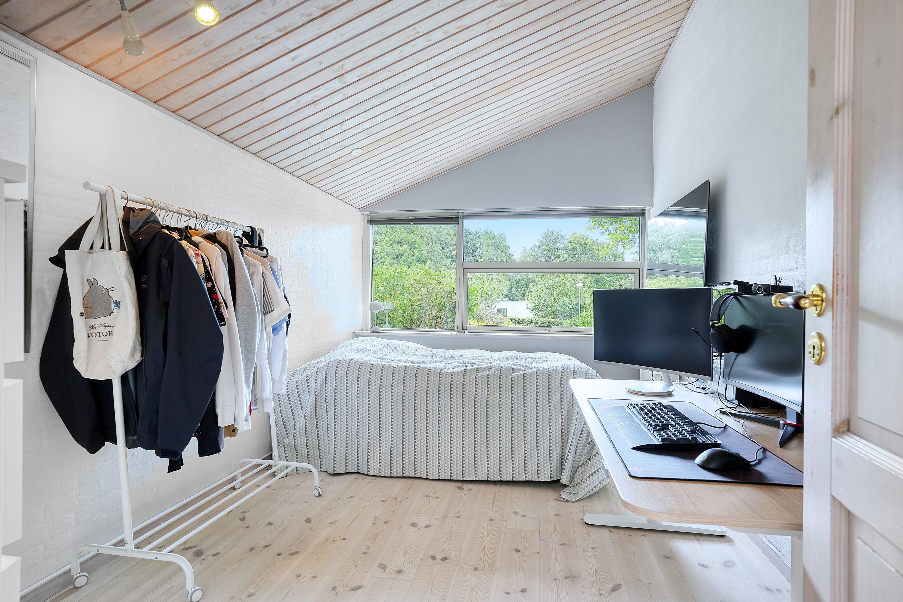 Fremhævet værelse billede i fuldskærmstilstand. Billede af Slotsvænget 30, 3480 Fredensborg