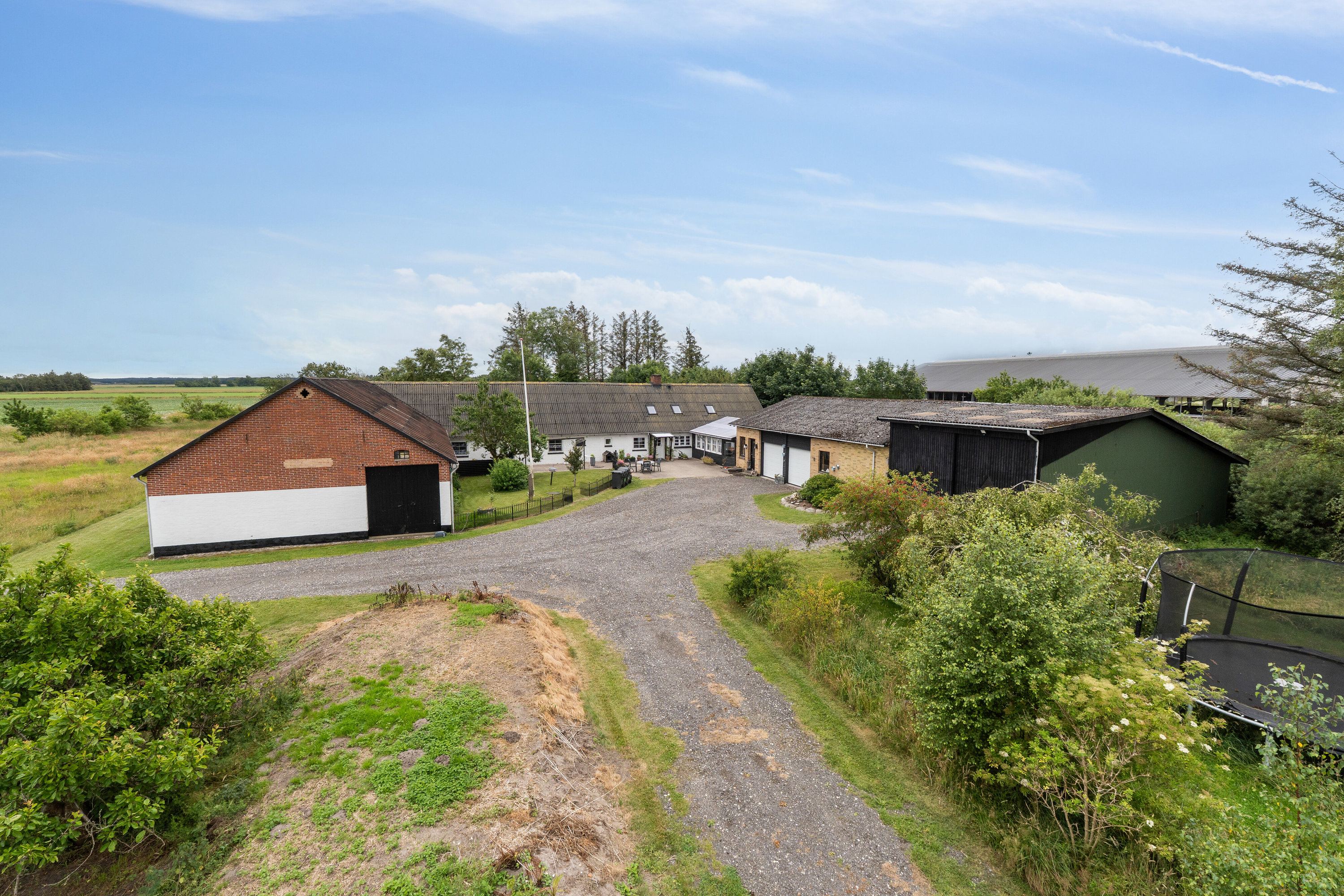 Miniaturebillede 1: set fra vejen. Billede af Sørig Engvej 26, Sørig, 9881 Bindslev